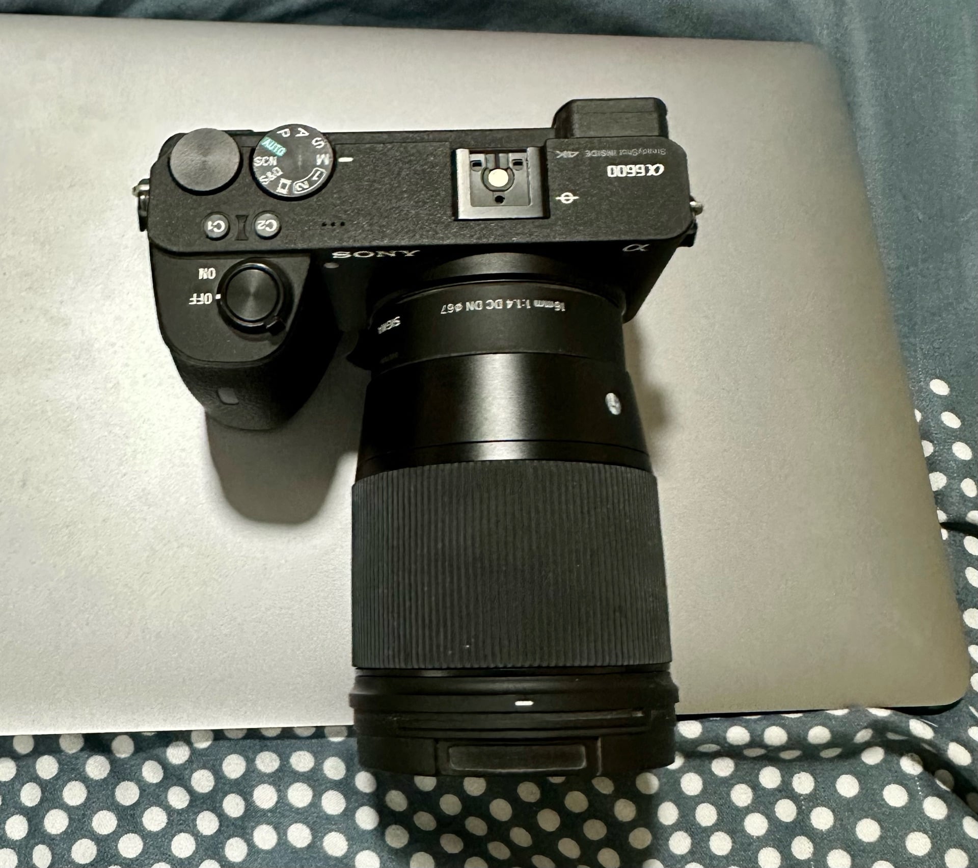 Sony A6600 with lens - Image 3