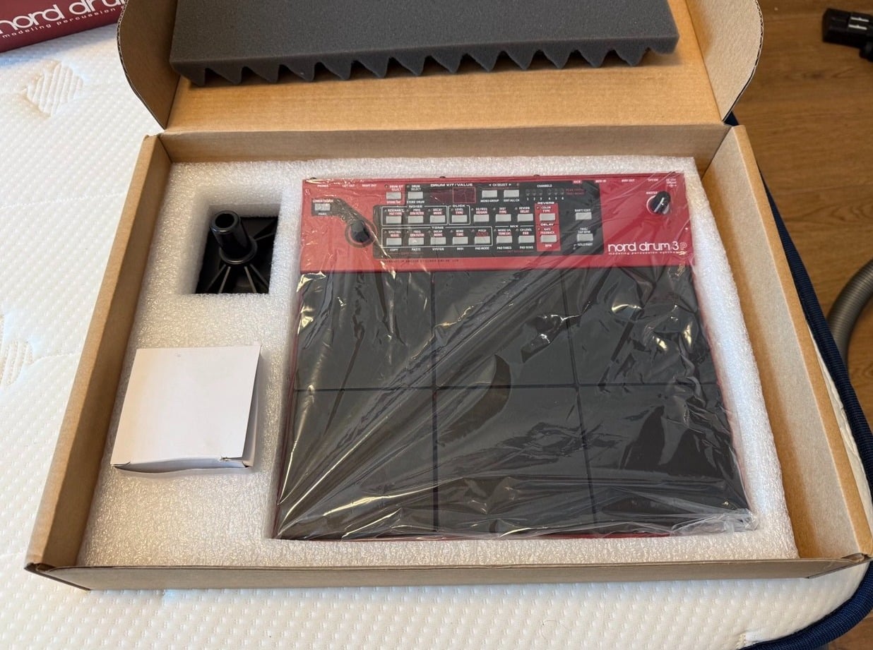 جهاز توليف الطبول الإلكتروني Nord Drum 3p مع حامل الطبول - Image 2