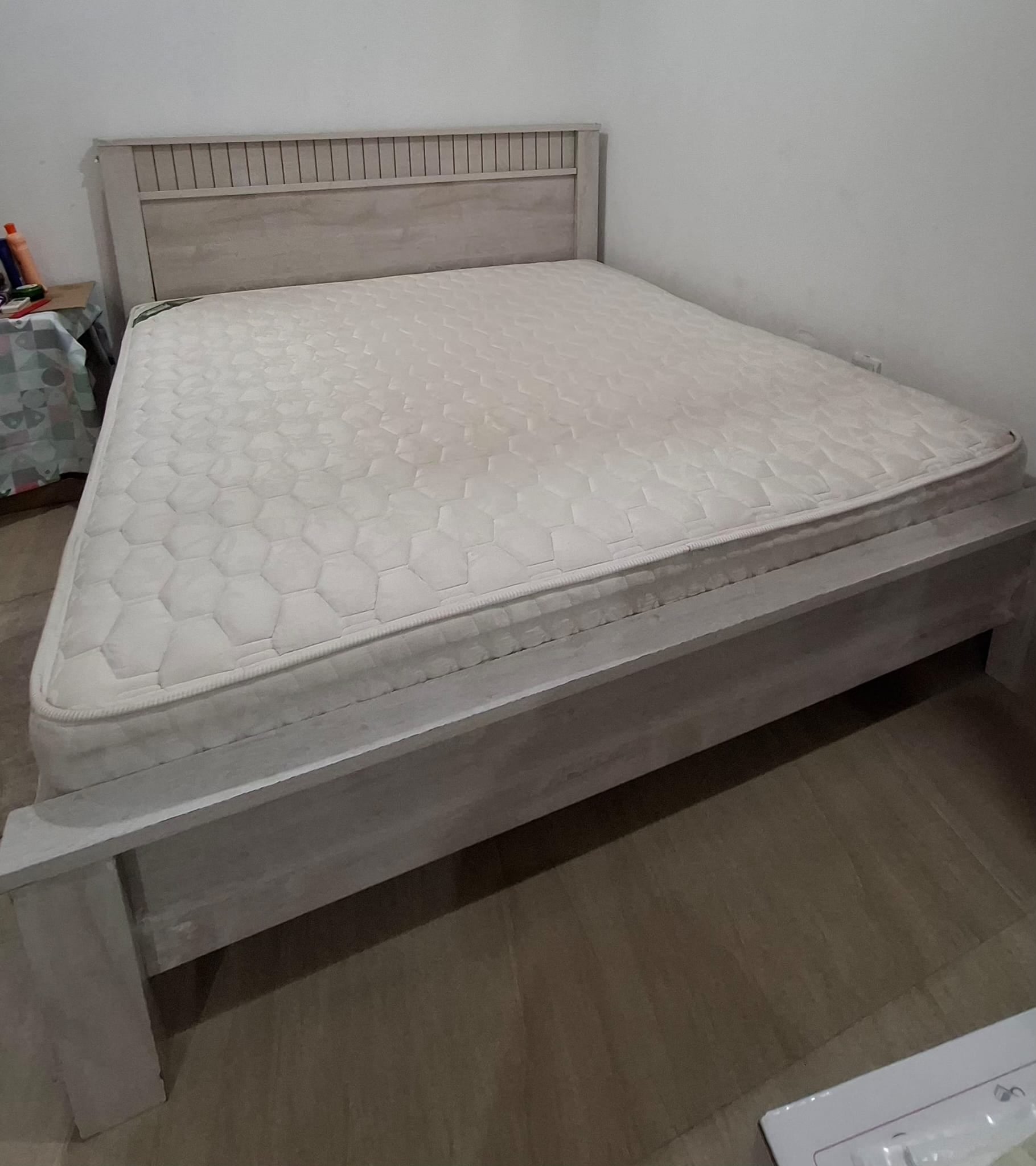 King size bed and Matras urgent sale - Image 3