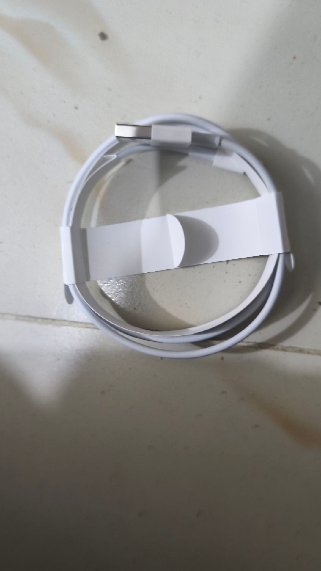 كابل شاحن USB-C من Apple أصلي لم يُستخدم - Image 2