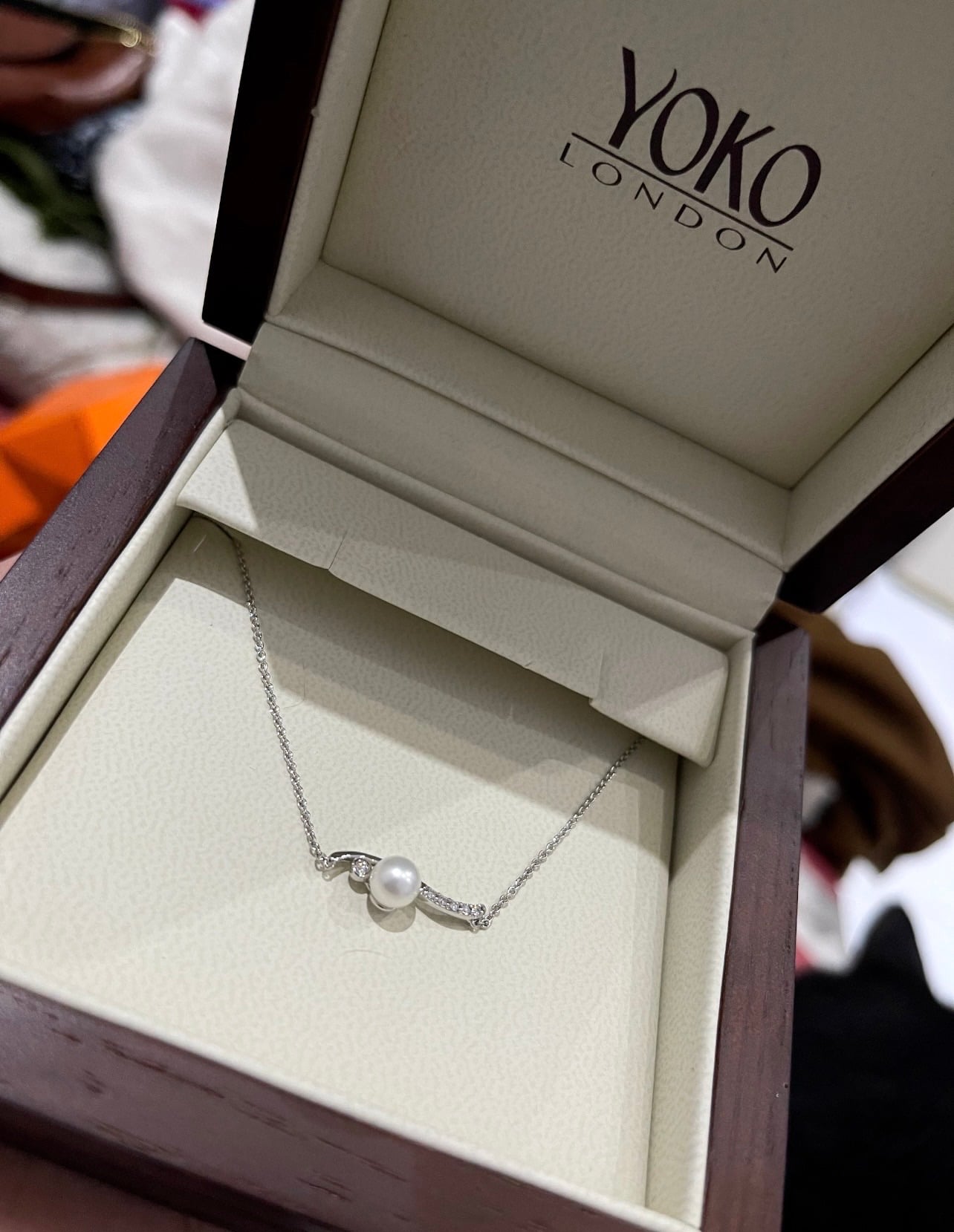 18kt White Gold Freshwater Pearl And Diamond Necklace - Image 4