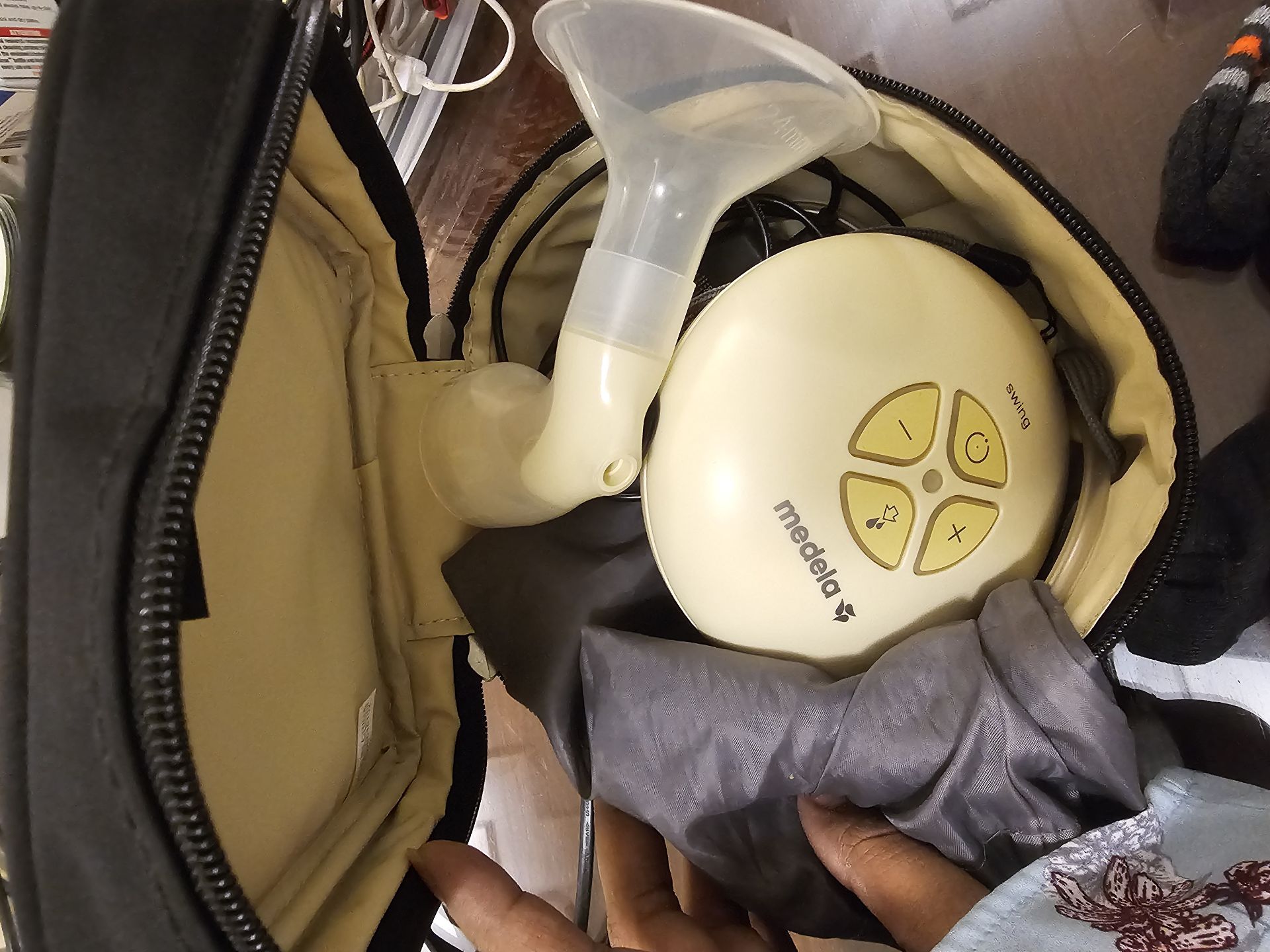 Medela double pump  - Image 4