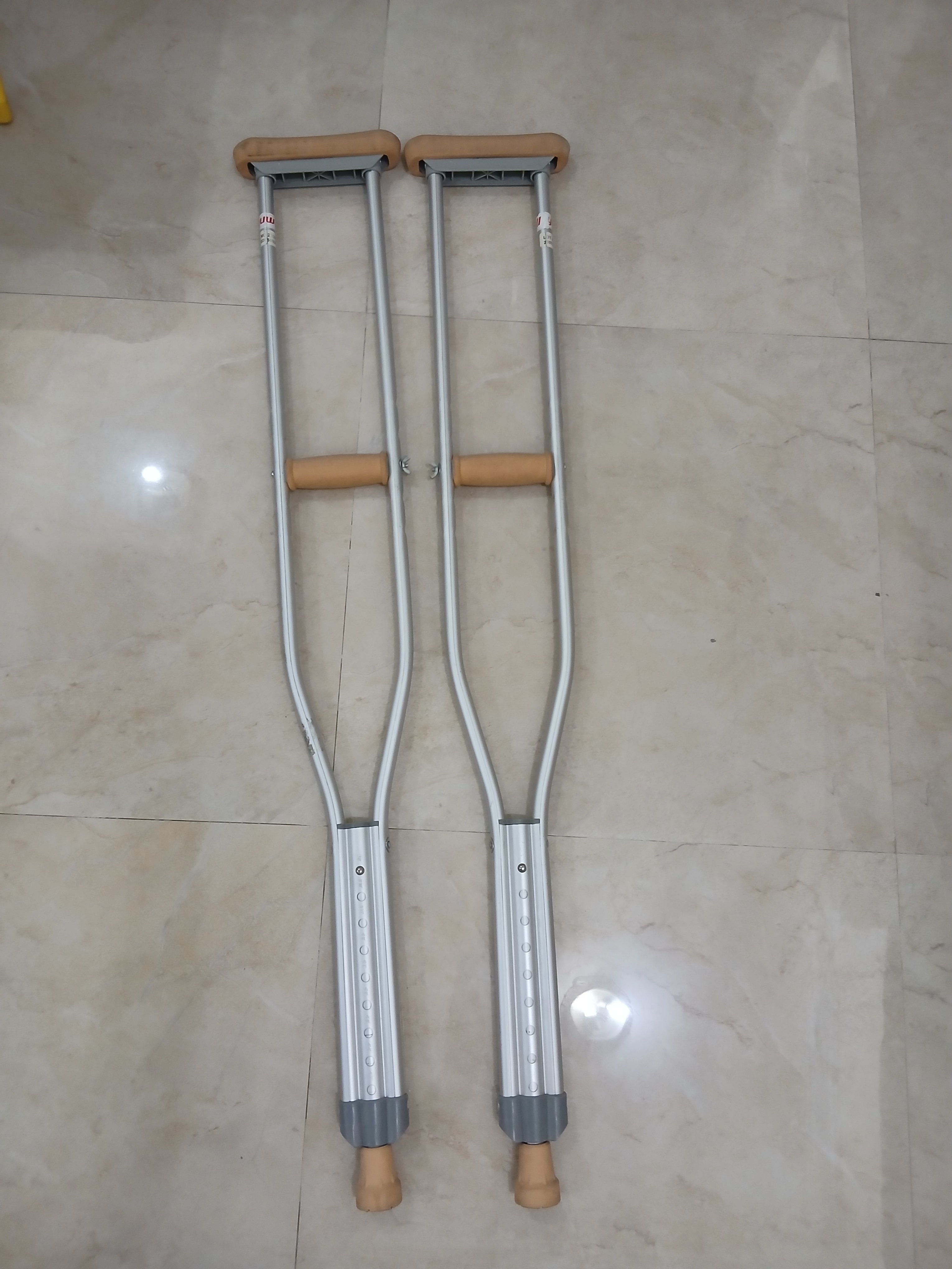 Crutches in good condition - Image 3