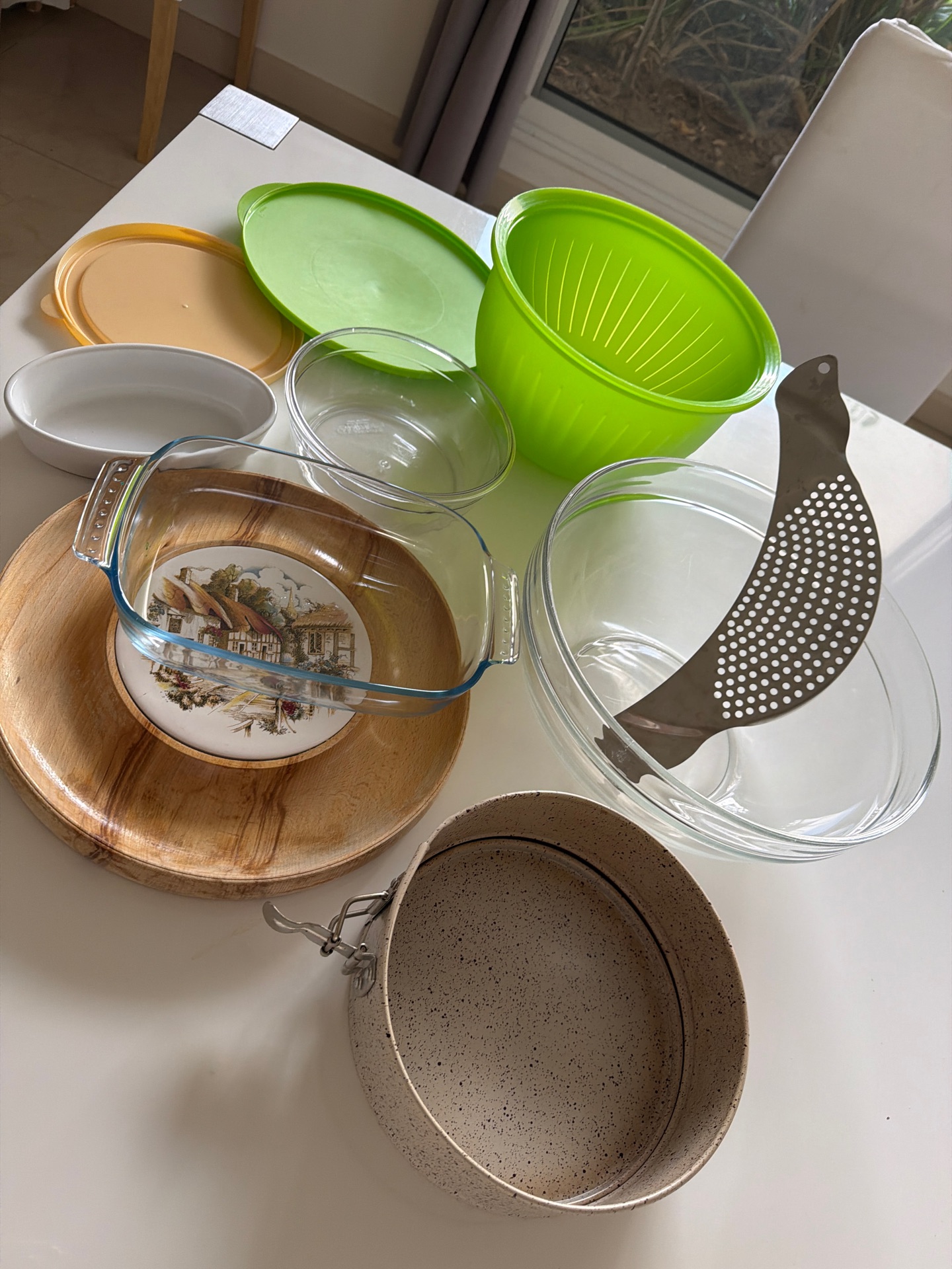 Food containers, , large salad bowl, baking frame, cheese board, etc  - Image 6