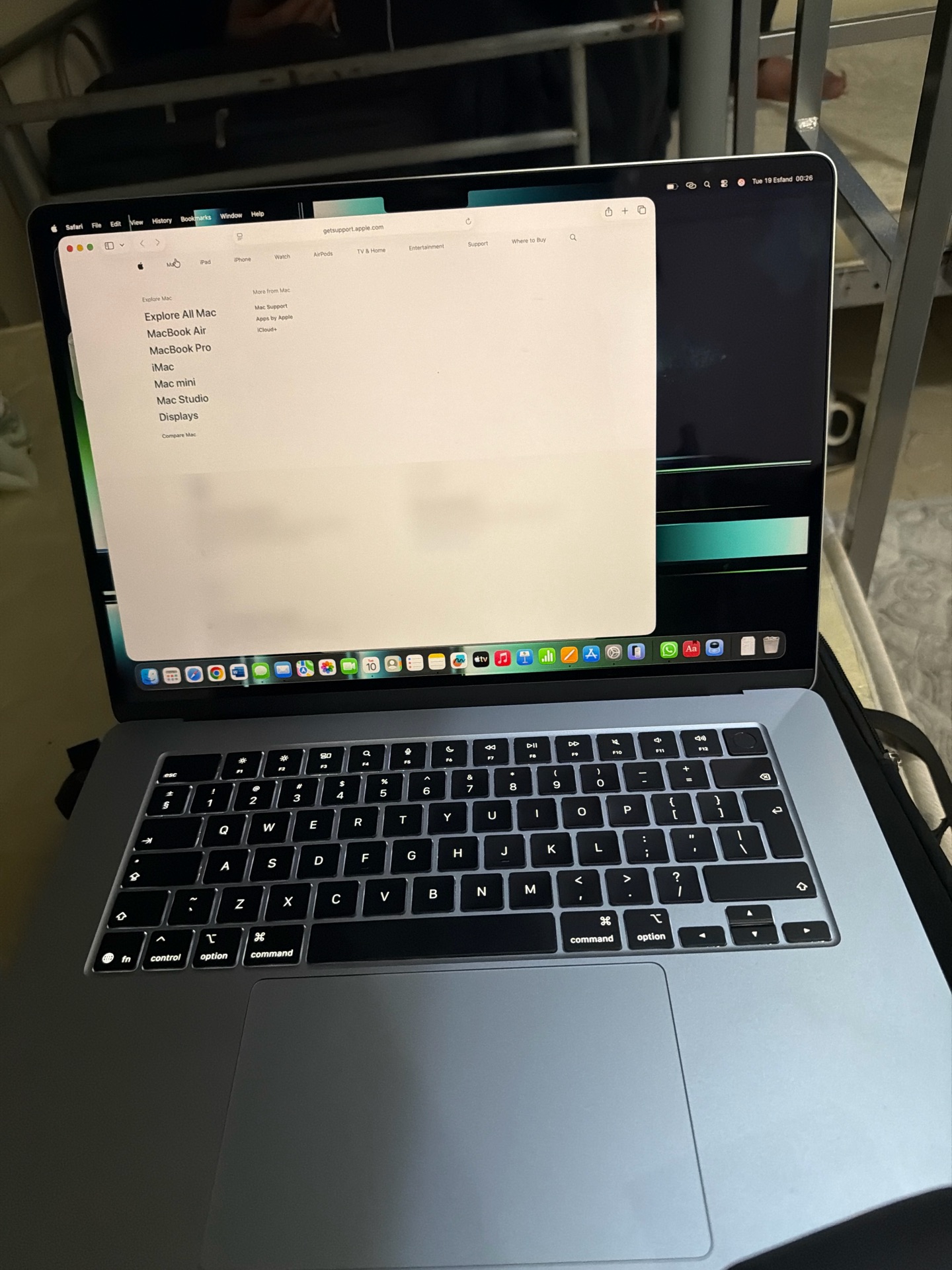 Mac Apple M4 15 Inch Laptop 2025 - Image 4