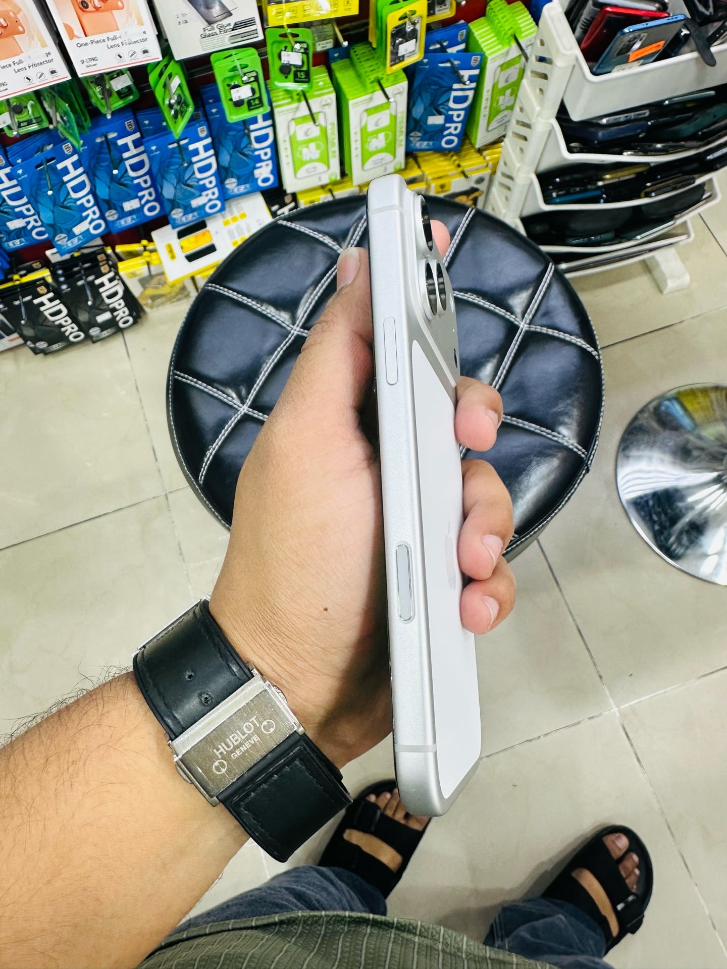 Used iphone 17 pro max 256 - Image 3