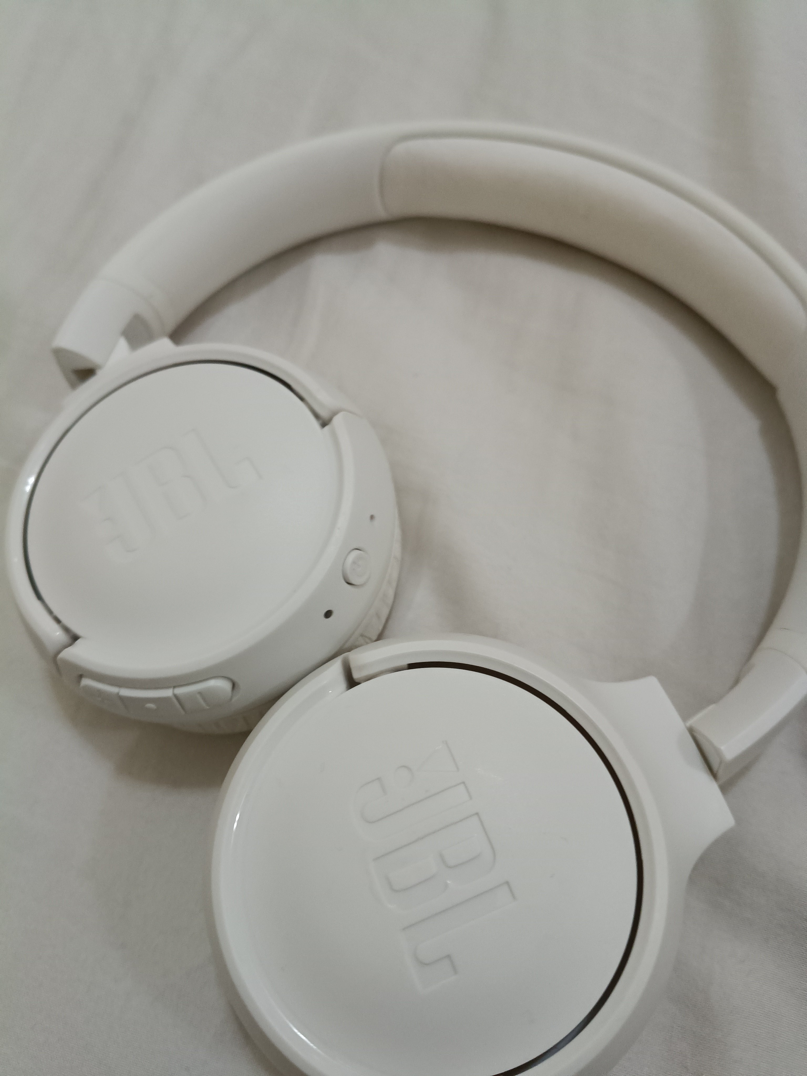 JBL earphone - Image 1