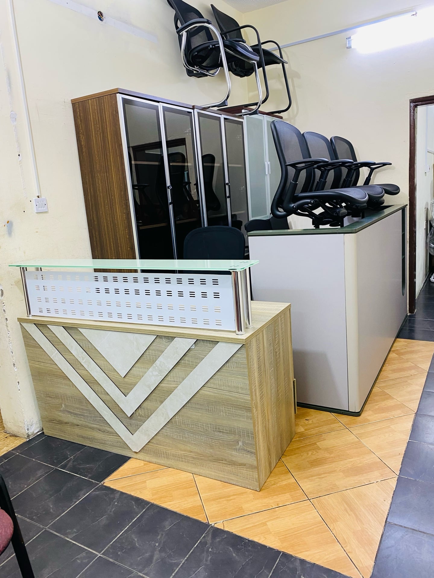 Used office furniture selling  - Image 2