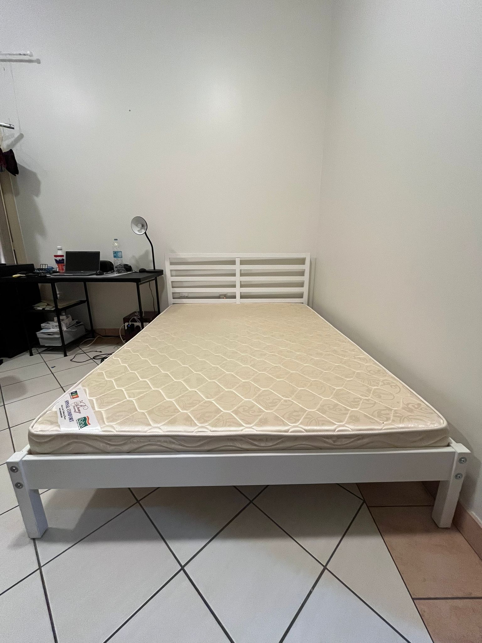 Bed Frame (140*200 cm) with Mattress. - Image 2