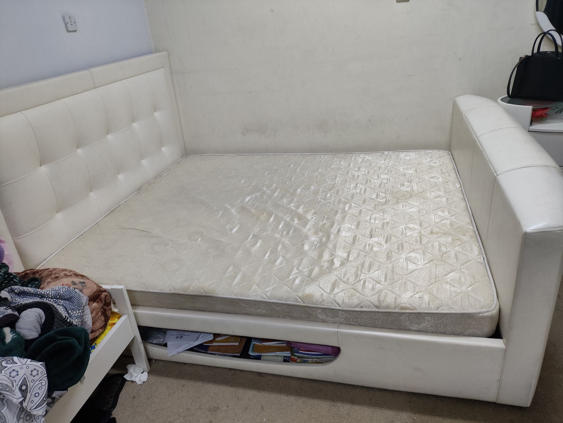 Urgent For sale - Image 2