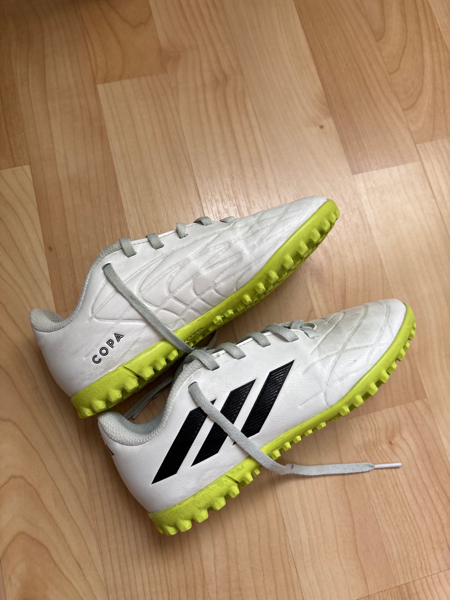 Kids football shoes 33 euro - Image 4