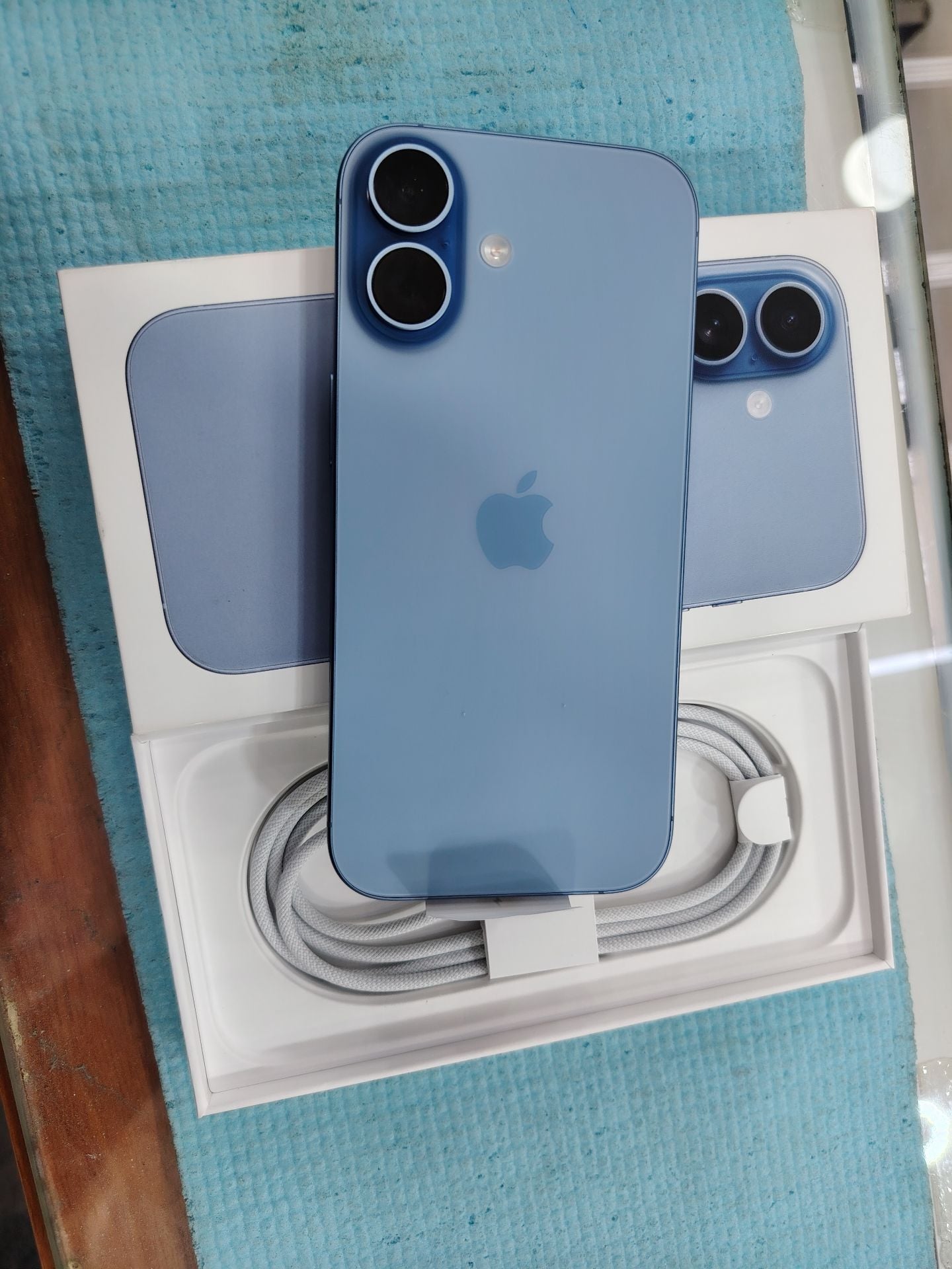 I phone 17 256gb blue - Image 1