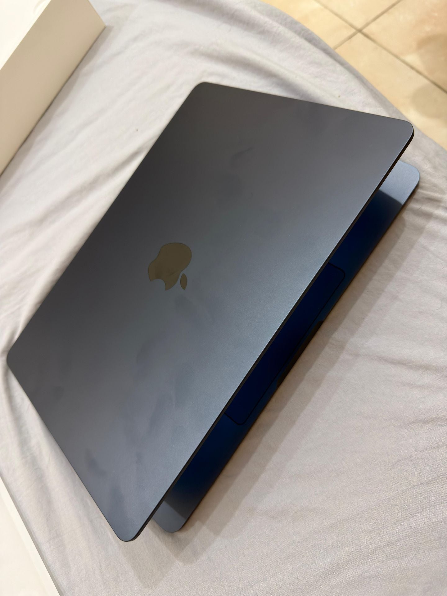 4 DAYS OLD Apple MacBook Air 13 2026 M5 16GB 512GB Midnight Black - Image 3