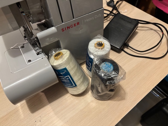 Singer Heavy Duty Serger - Image 2