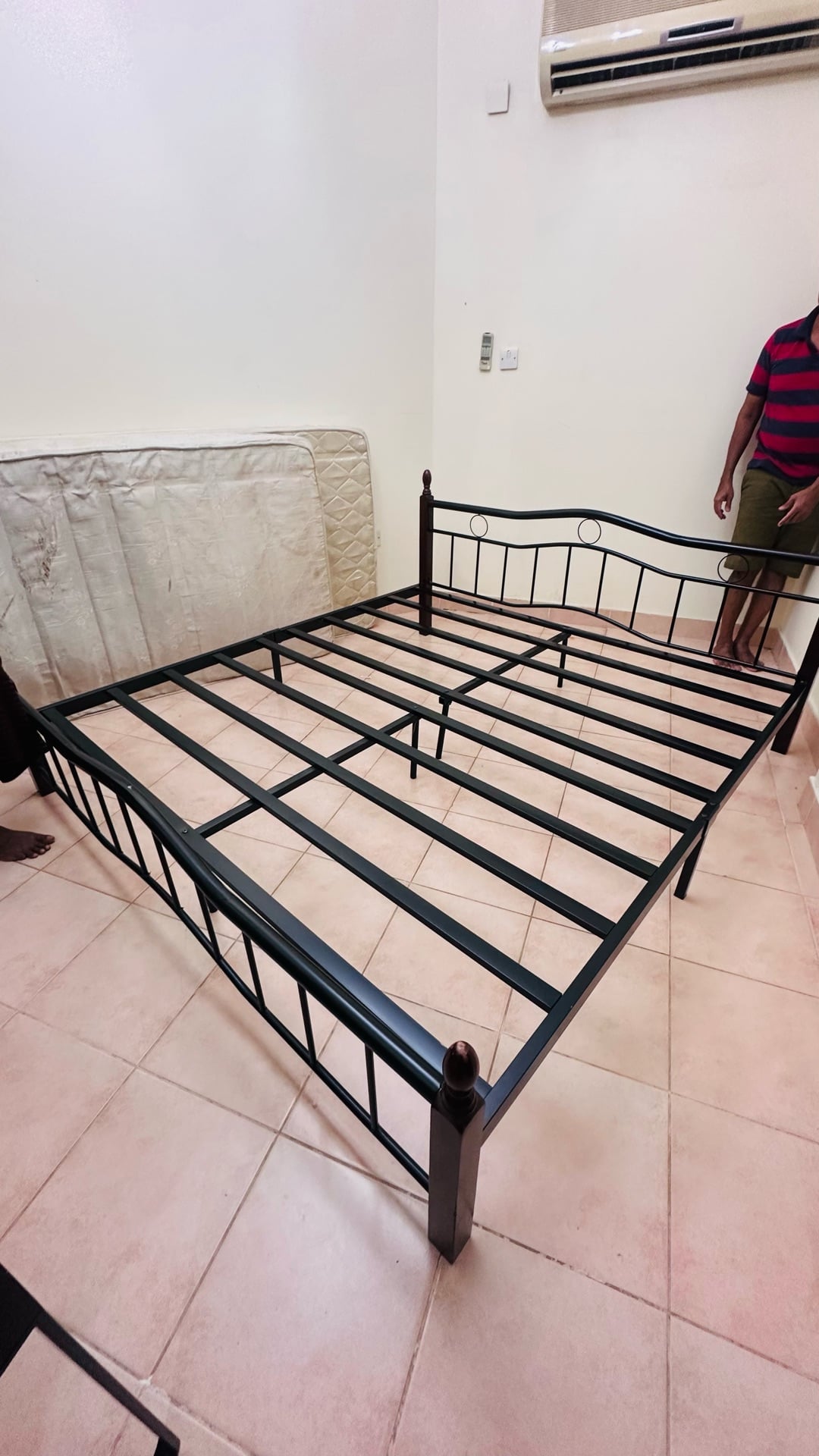 Black Metal Bed Frame for Sale – Excellent Condition - Image 8