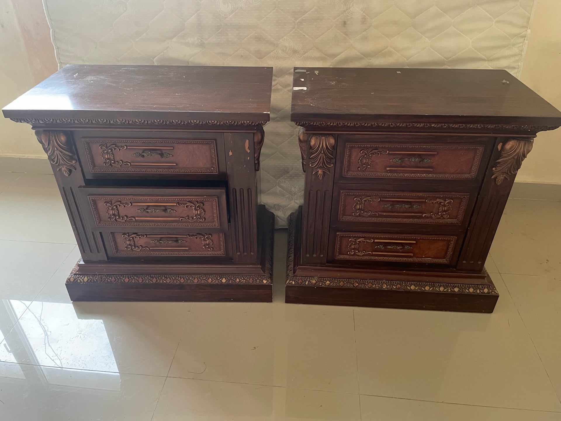 Dresser with two side table - Image 4