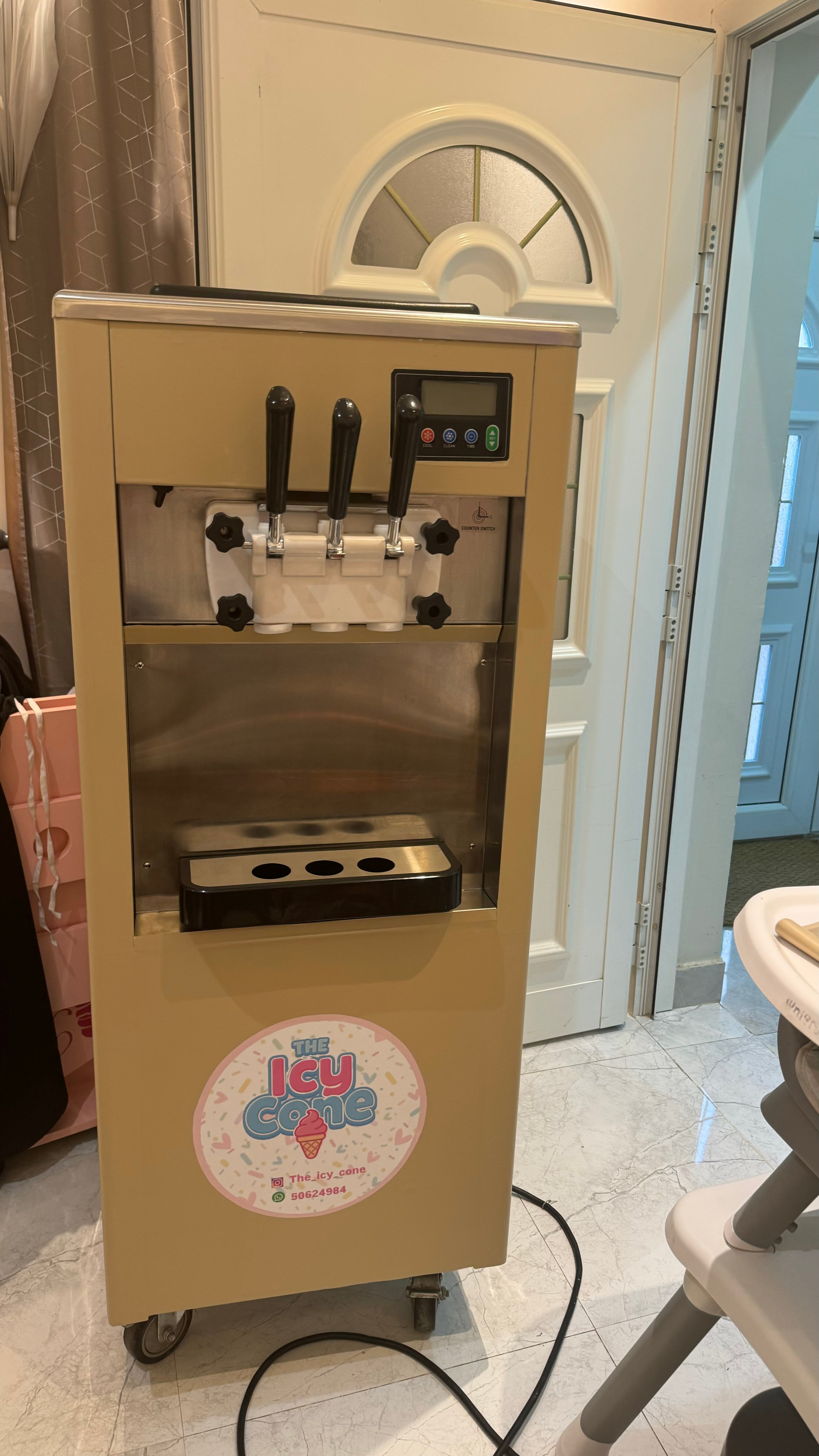 Ice cream machine  - Image 2
