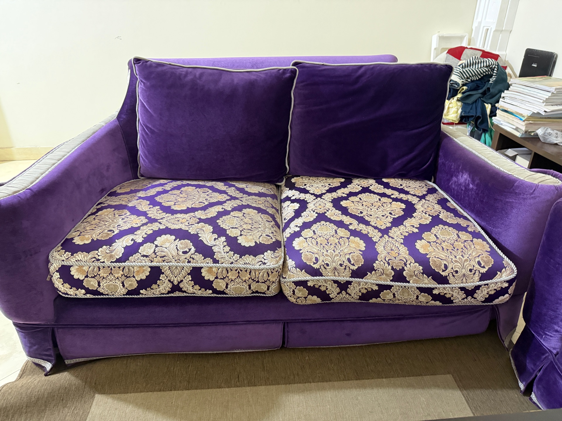 Sofa with centre table and side table - Image 7