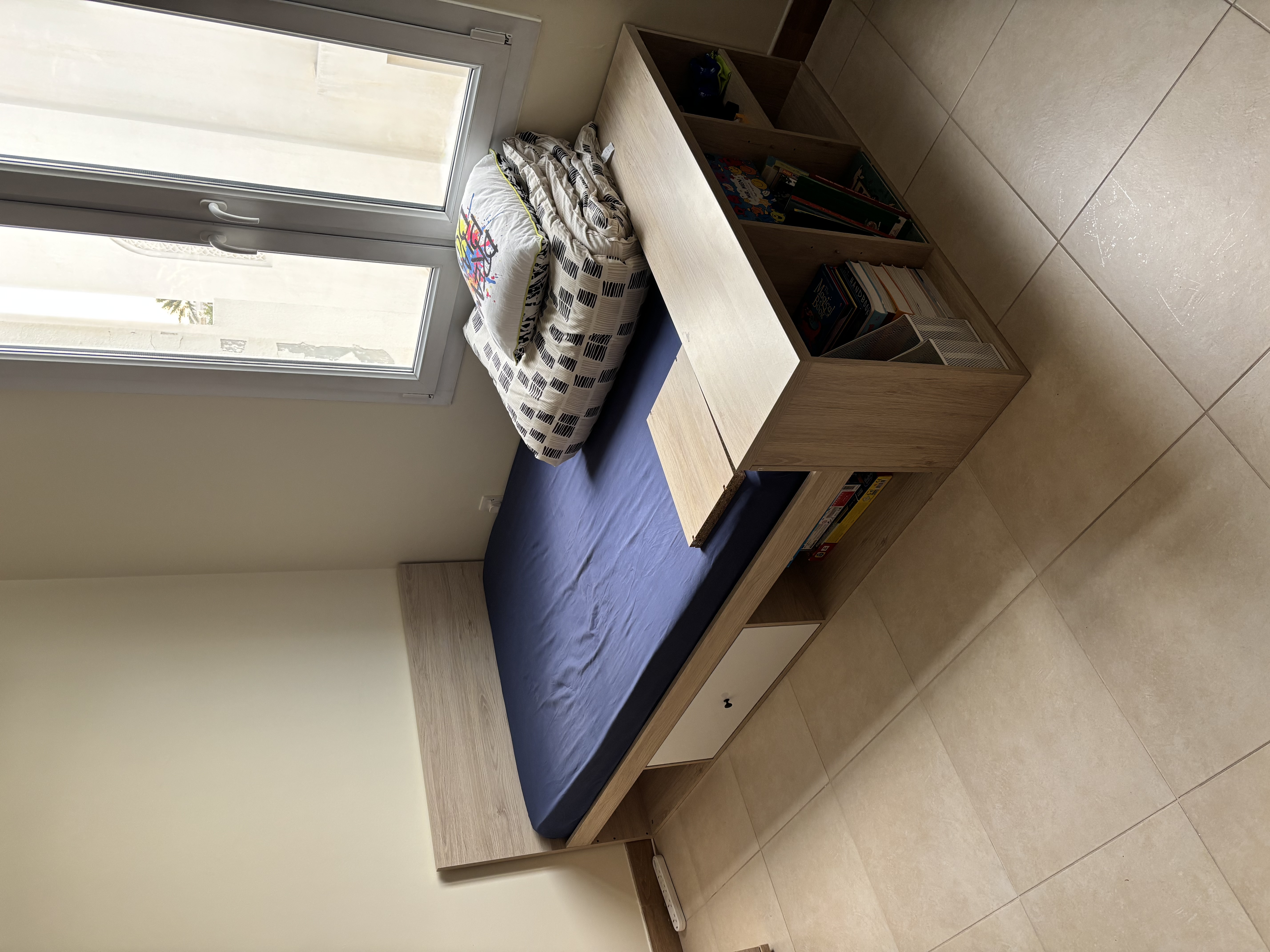 Bed with mattress - Image 1