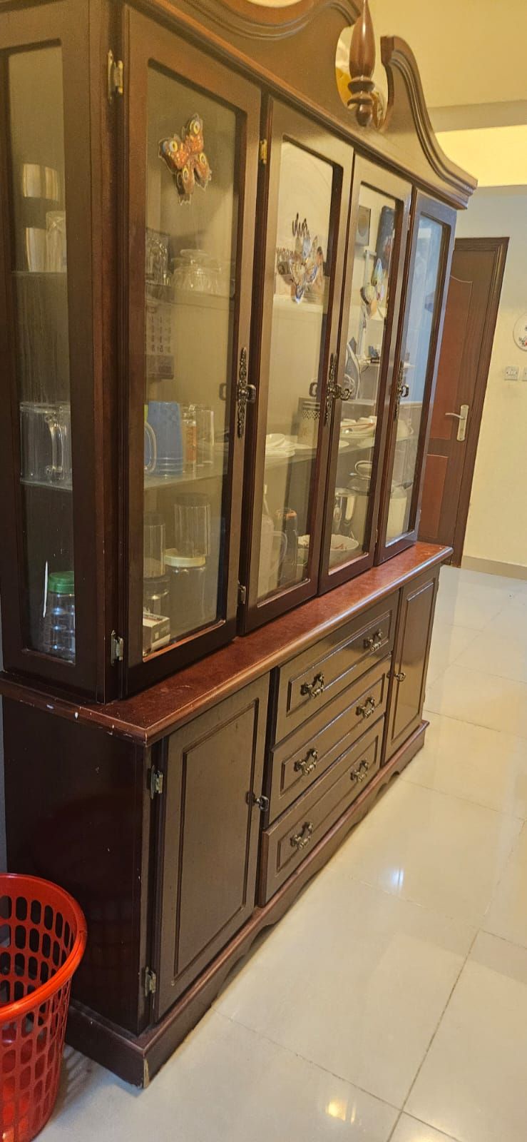 Showcase for urgent sale - Image 3