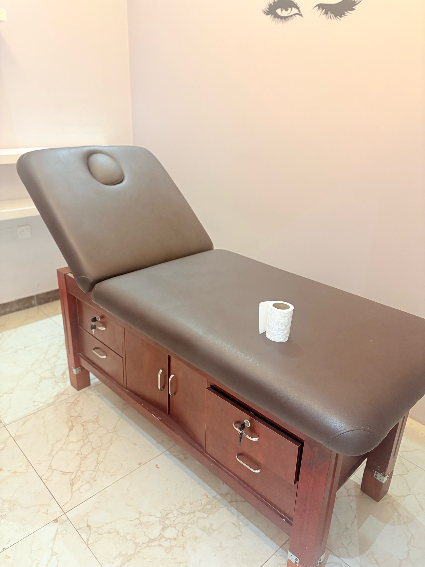 Facial bed for sale - Image 1