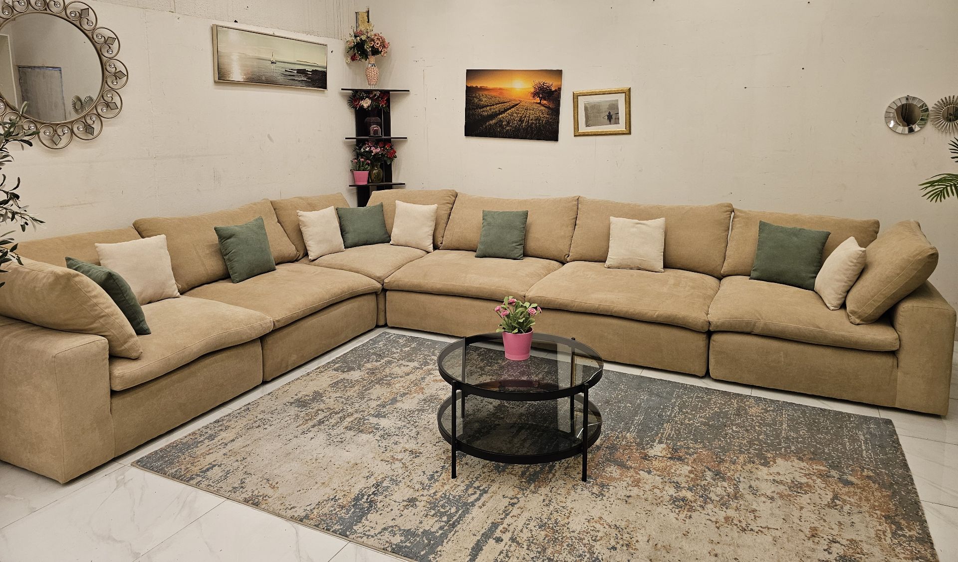 كنب على شكل حرف L من ماركة Homes r us للبيع بحالة ممتازة - Image 9
