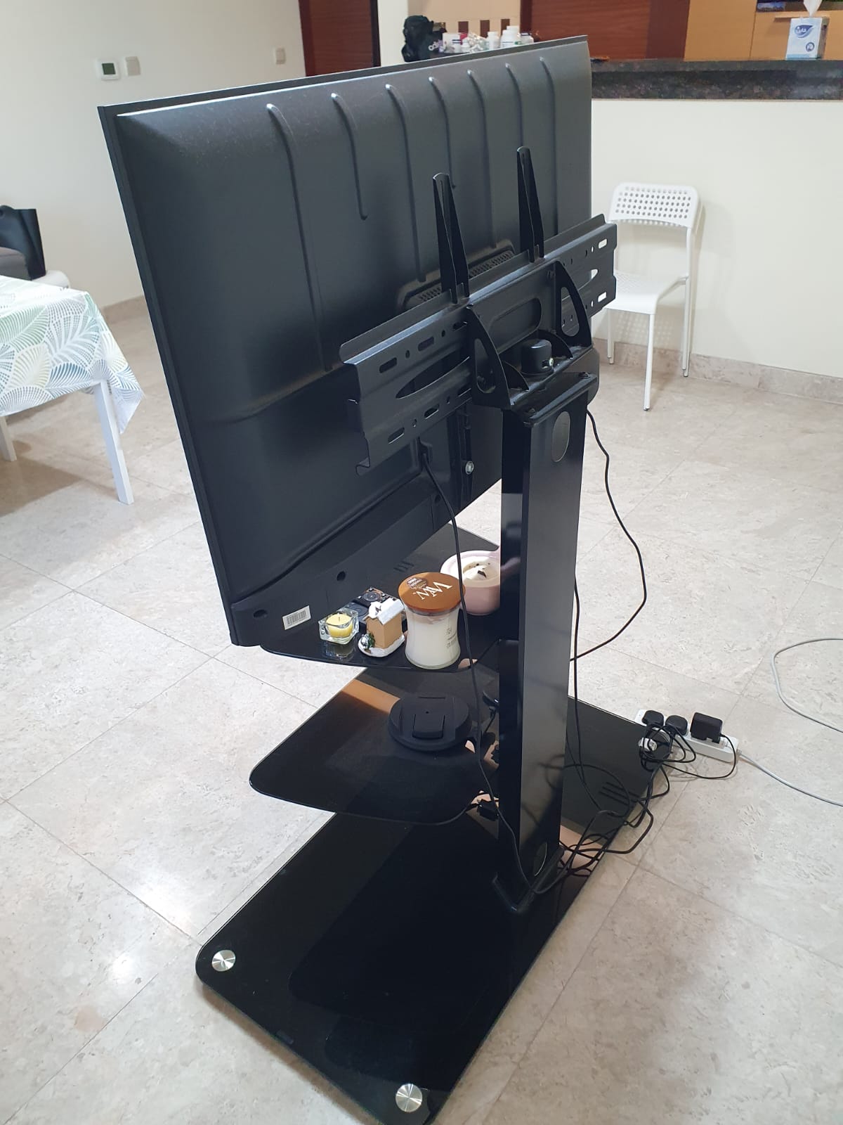 Toshiba TV and glass stand very good price - Image 2