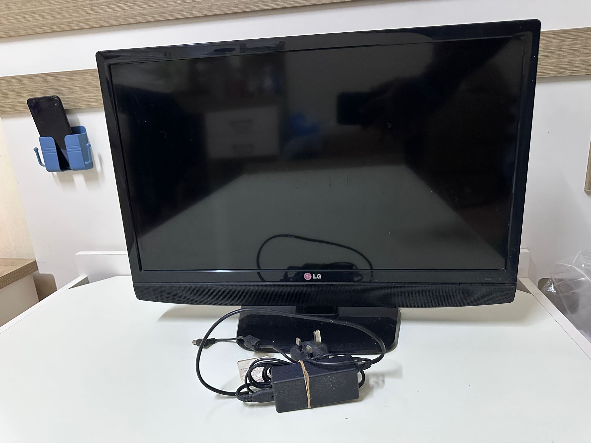 LG TV/Monitor 23.6" (Not Smart TV) - Image 2