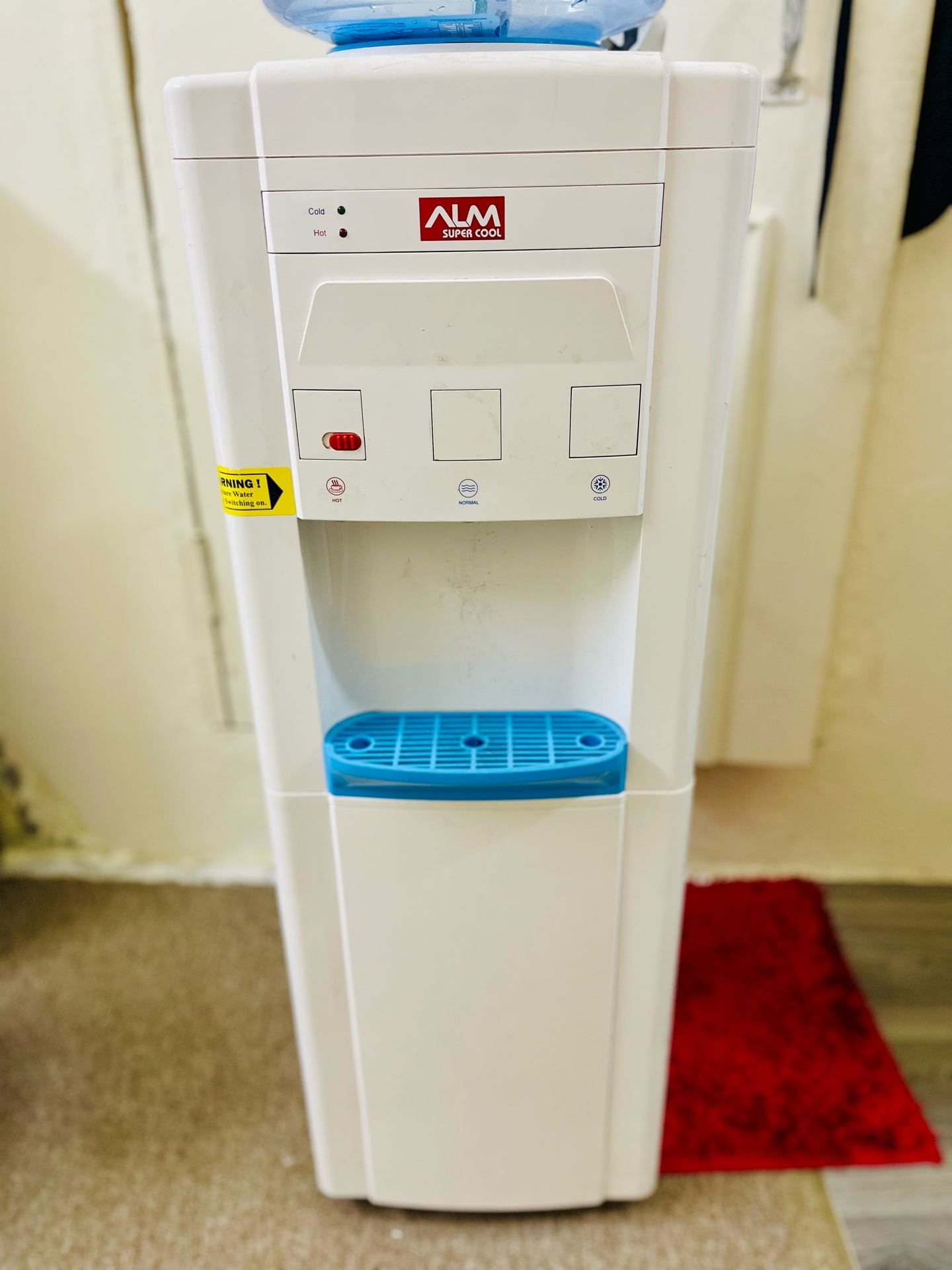 Water dispenser - Image 1