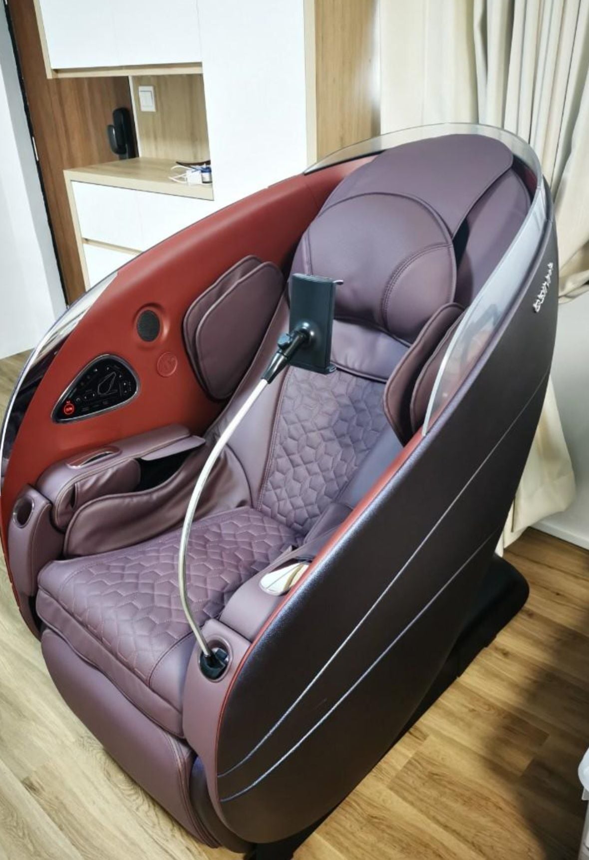 Dream OSIM massage chair  - Image 4