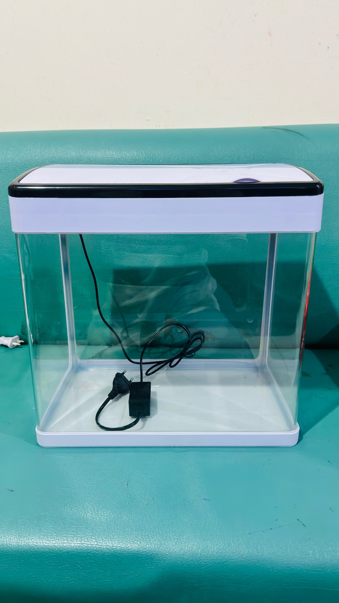 Aquarium Fish Tank with Blue white light for sale - Image 6