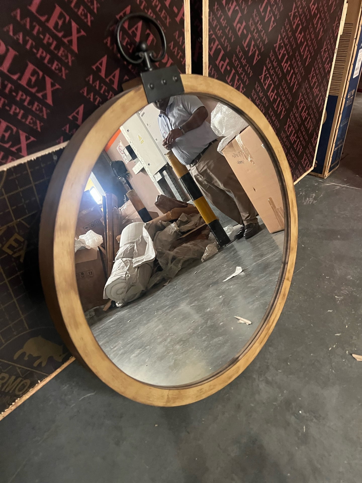 Wooden fame round mirror - Image 1
