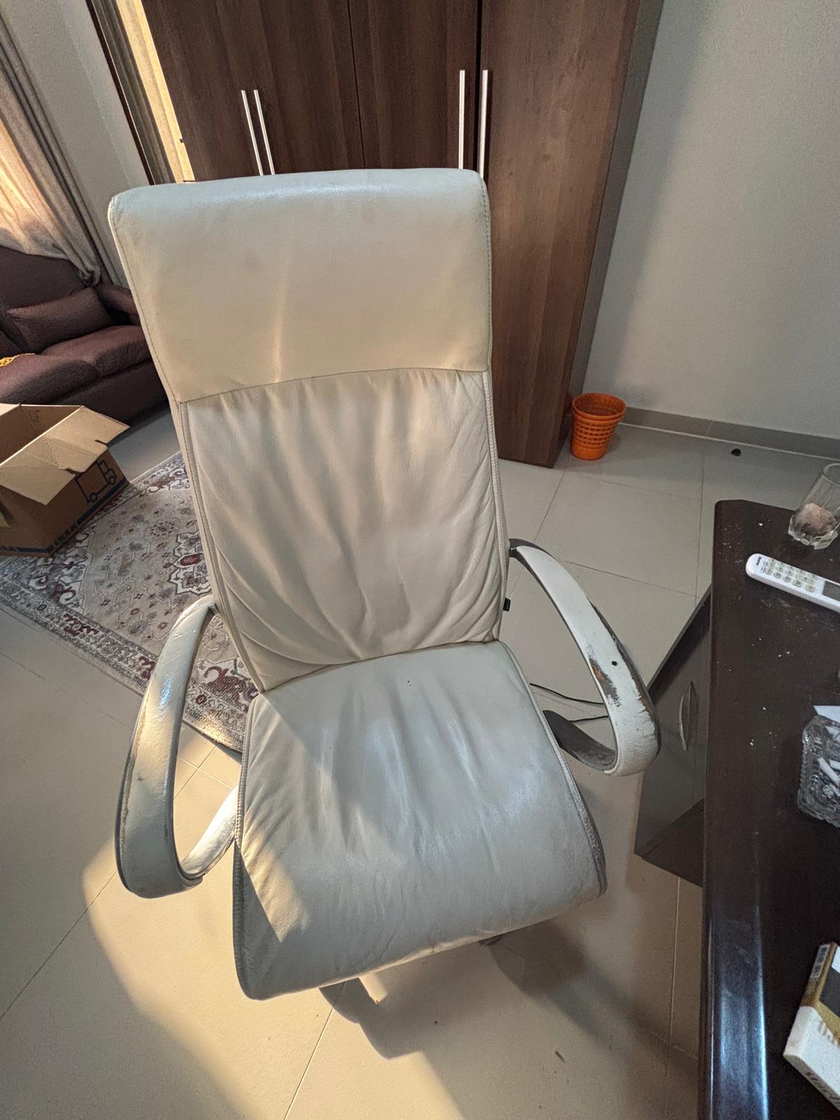 desk and chair - Image 5