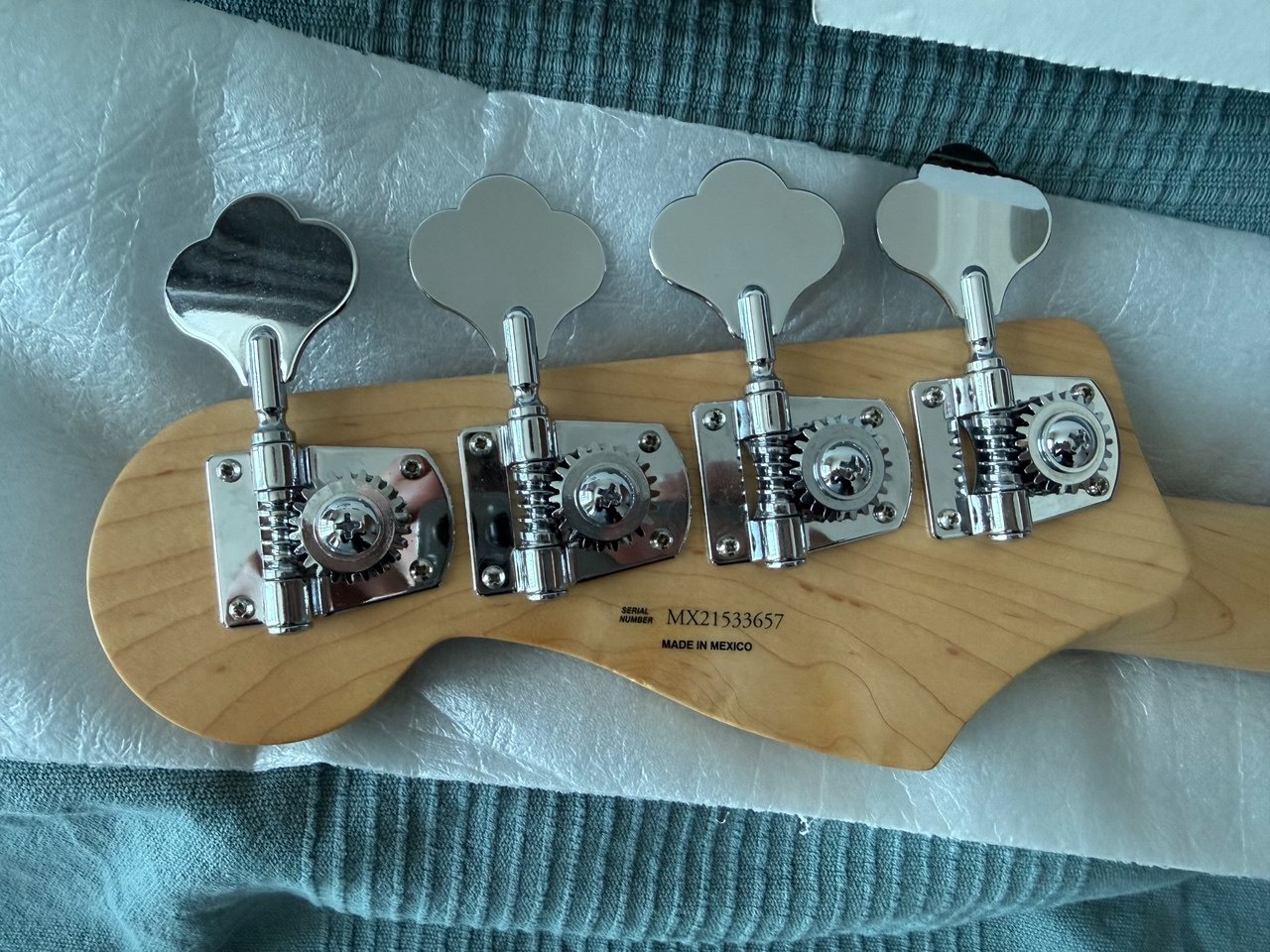 Fender Jazz Bass Neck with tuners (new) - Image 3