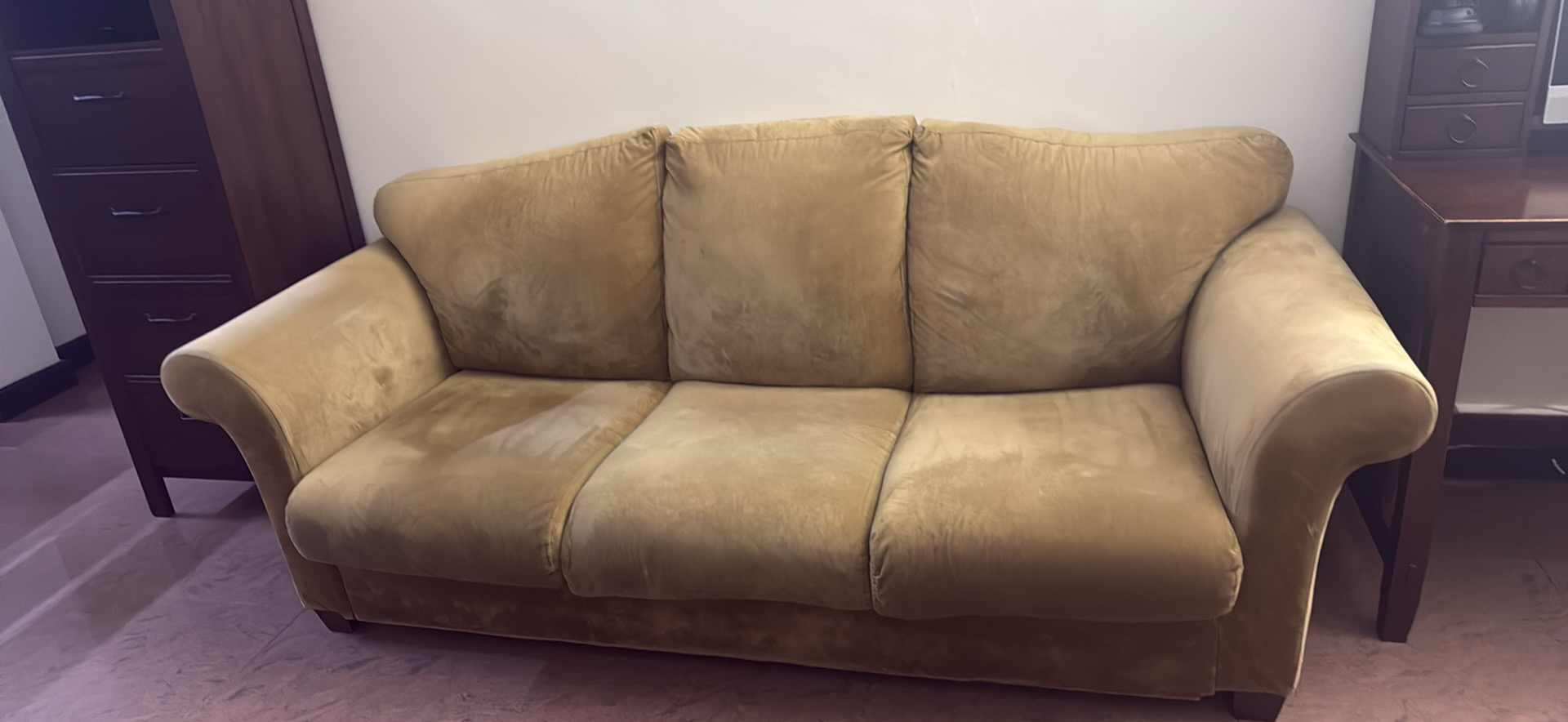 SOFA AND DINING TABLE - Image 4