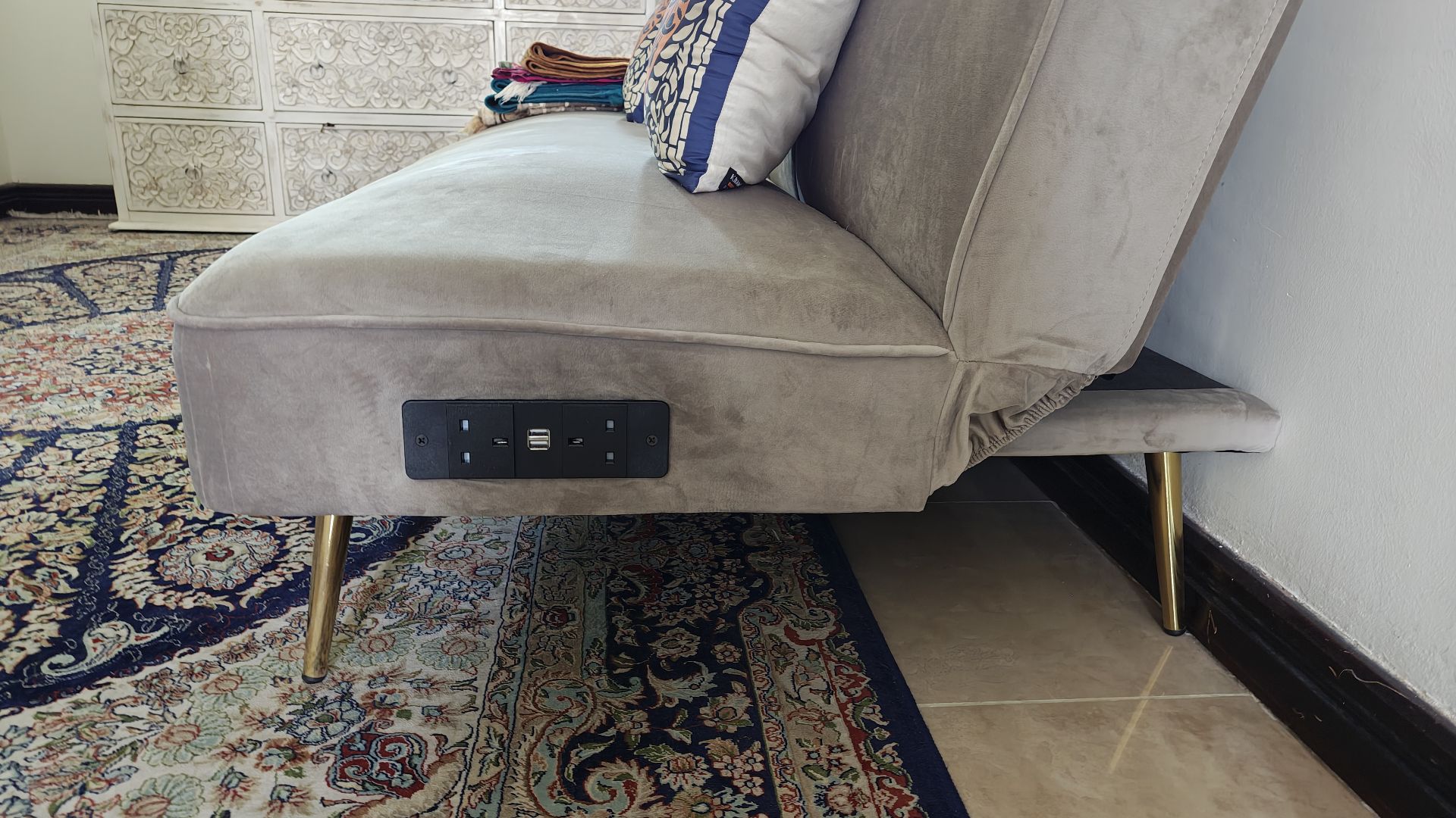 Chaise style sofa bed - Image 3