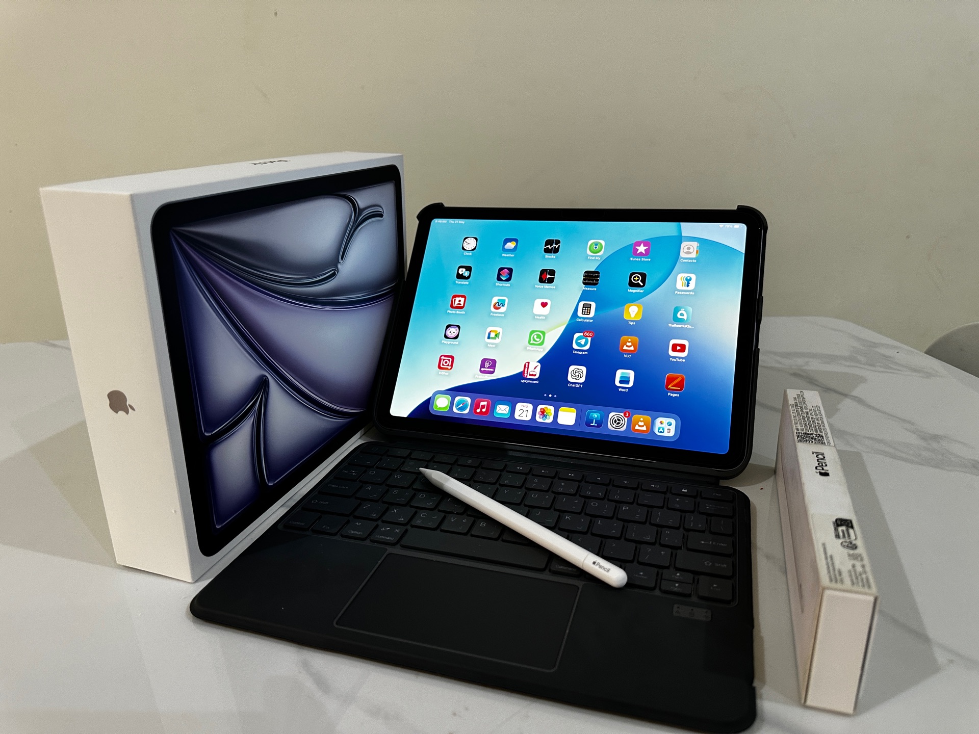 Apple iPad Air 11-inch (M3) Wi-Fi 128GB in Space Grey with Apple pencil,Keyboard - Image 2