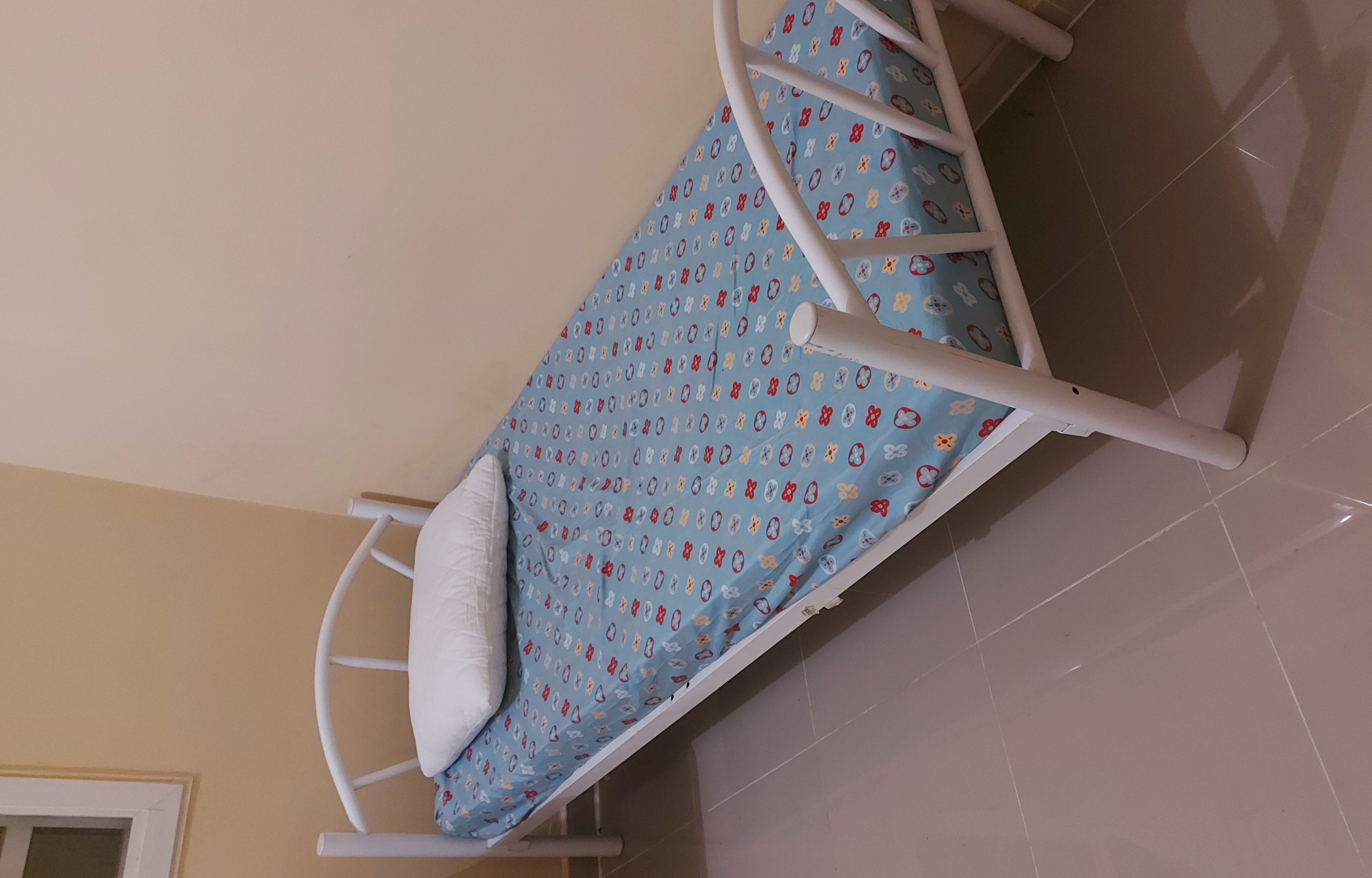 single beds  - Image 2