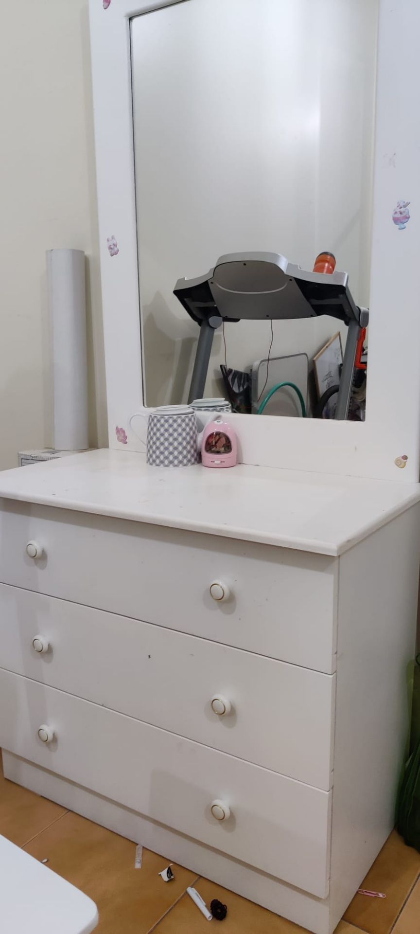 Bed, dresser with storage, 2 side tables and stool - Image 2