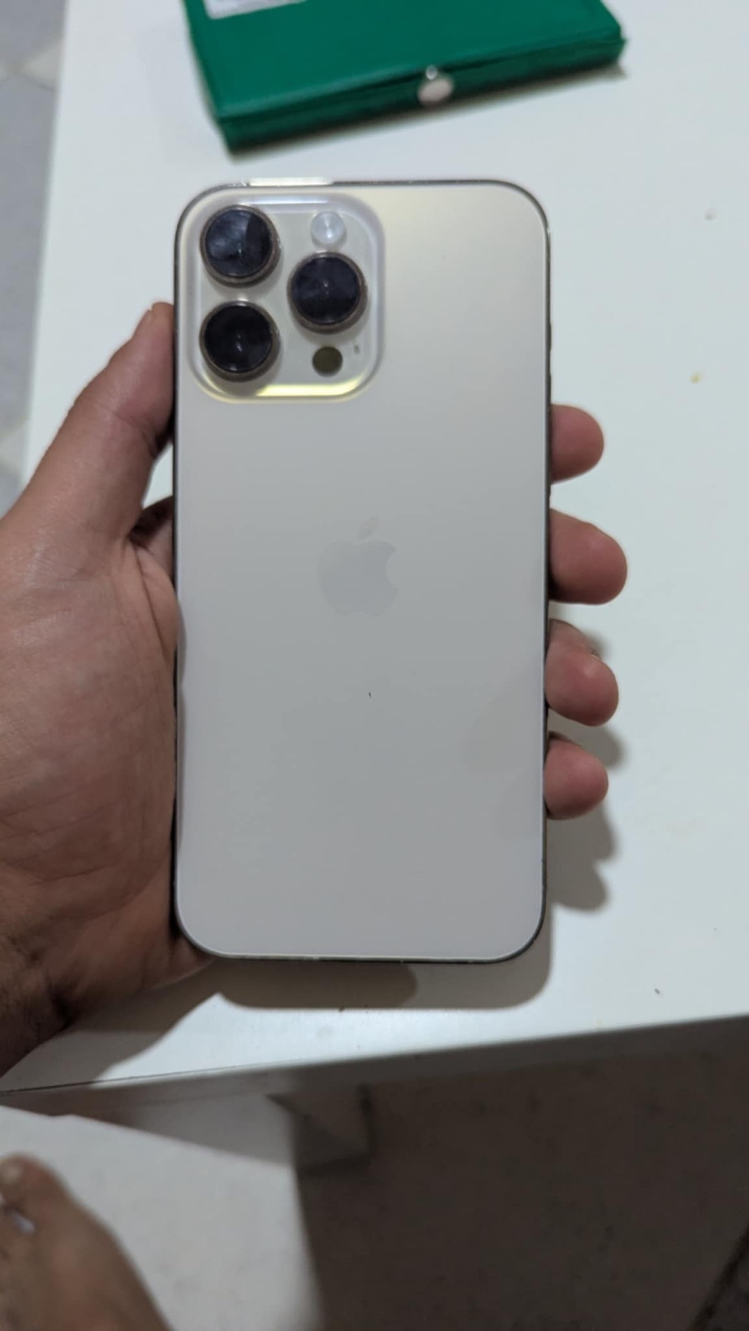 Iphone 14 pro max gold ( prefer exchange with newer and i add money) - Image 1