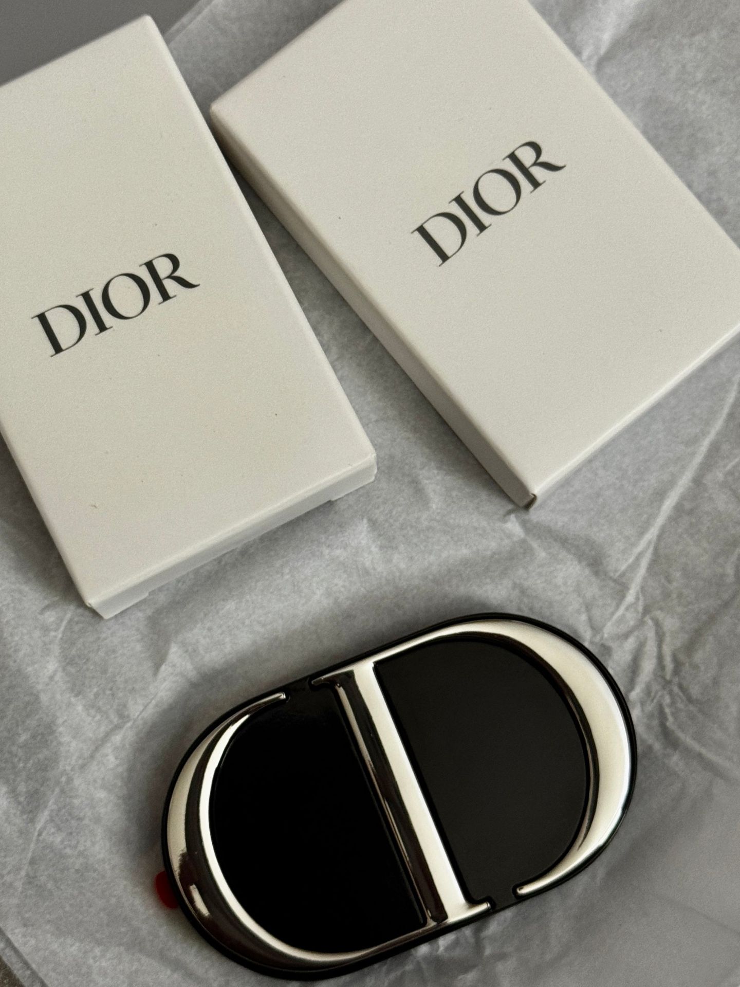 Dior phone mirror urgent sale - Image 3