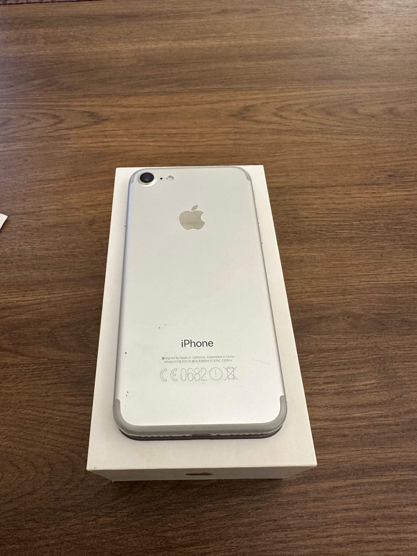 Apple IPhone 7  - Image 5