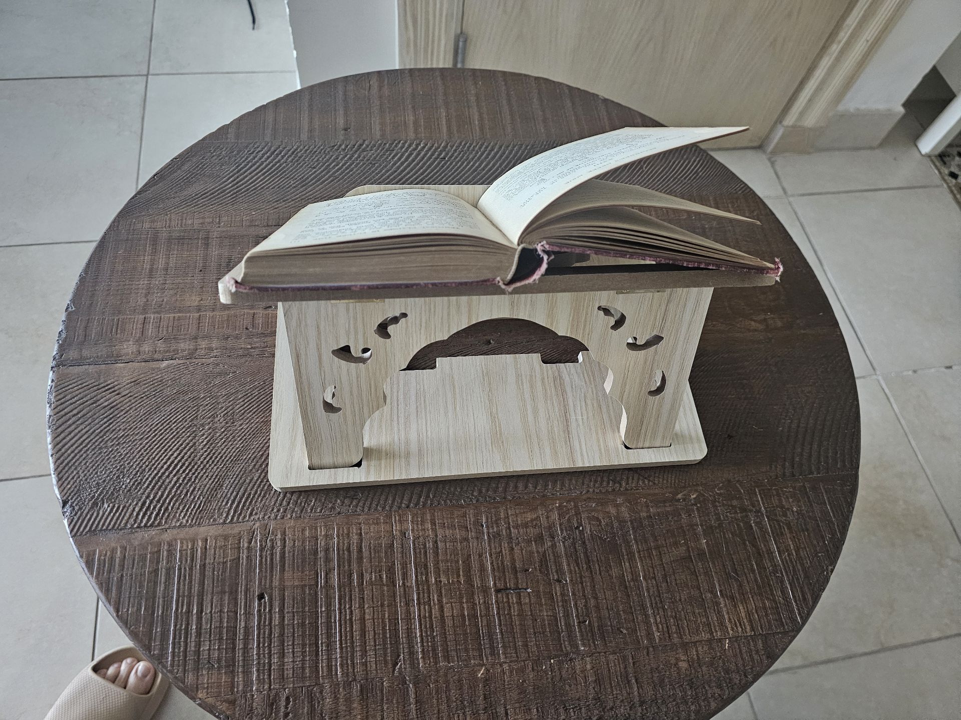 Books stands - Image 3