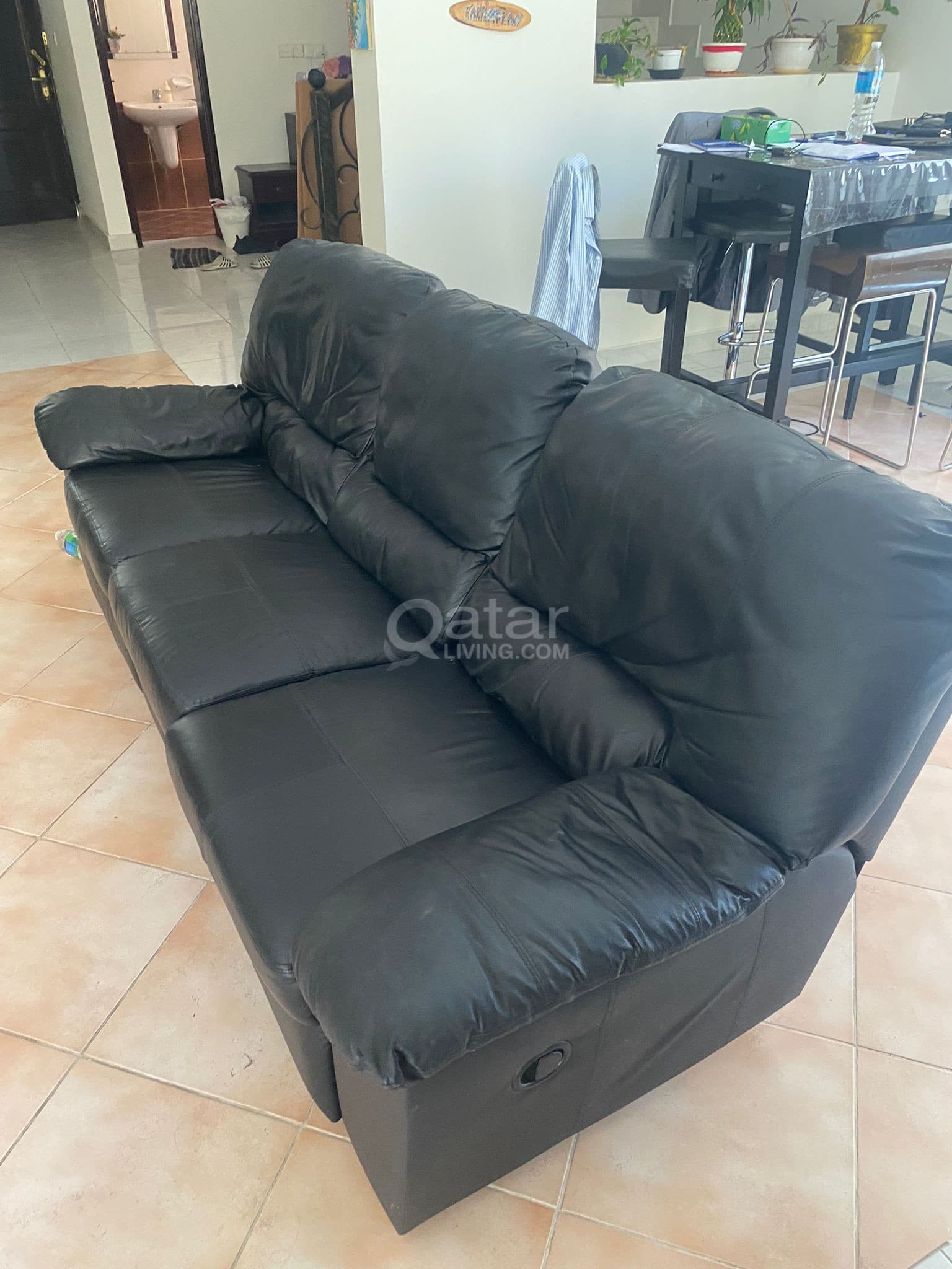 Leather recliner 3 seater in perfect condition - Image 3