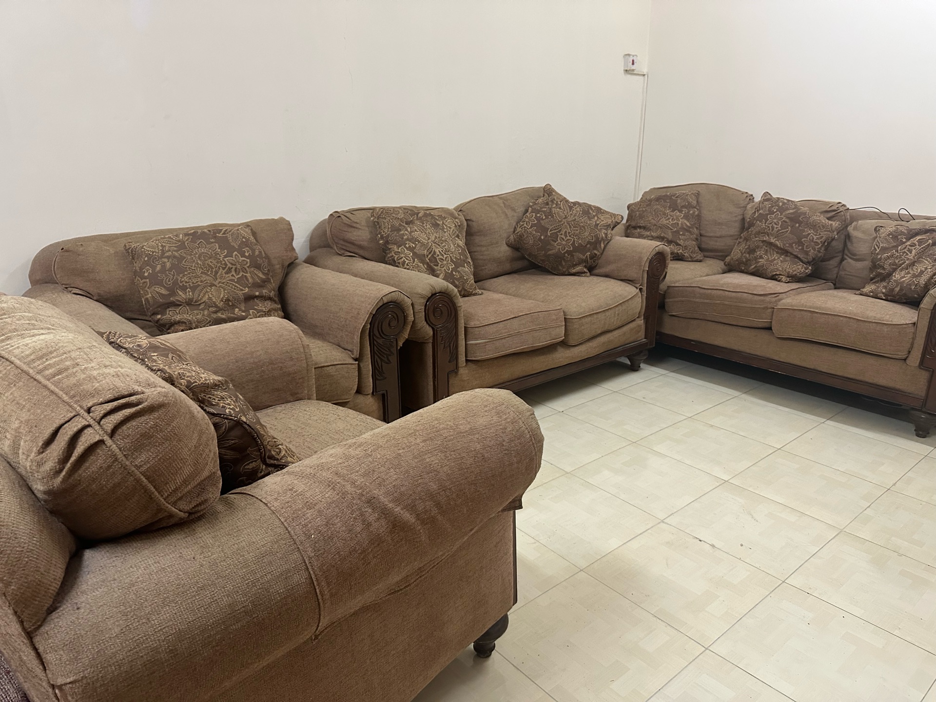 Sofa set with table  - Image 3