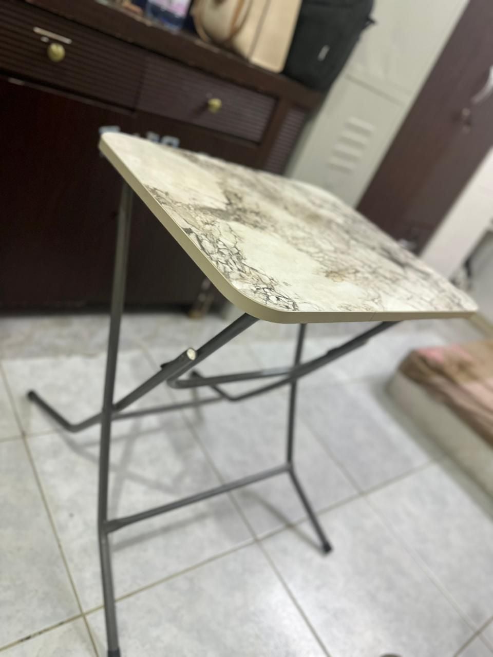 Small foldable table for indoor and outdoor use - Image 2