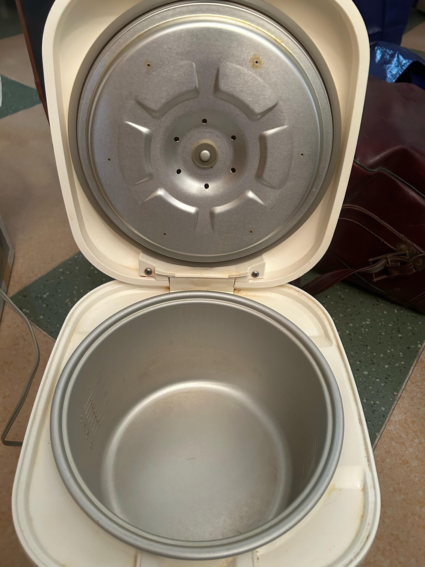Rice Cooker - National Brand - Model number SRSF 18N . white . Great condition - Image 5