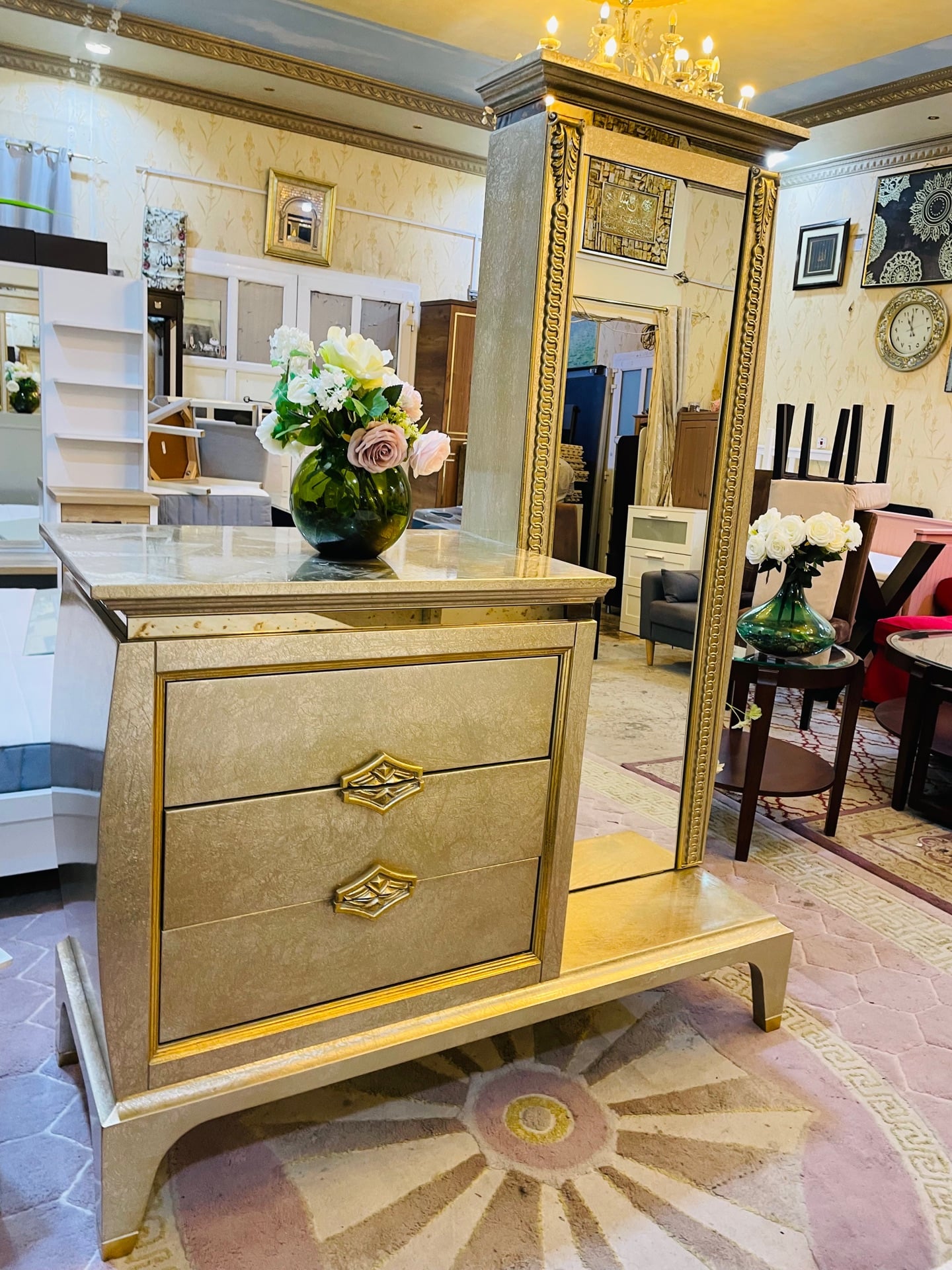 Excellent condition bedroom set for sale - Image 2