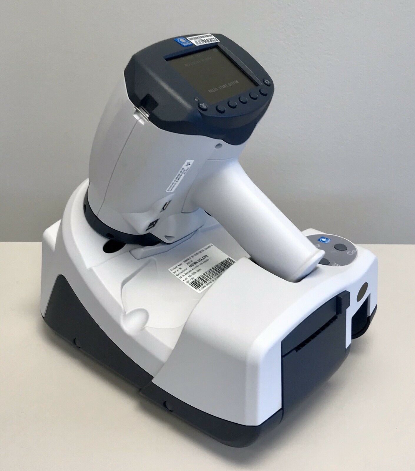 Nidek HandyRef-K Handheld Ref/Keratometer - Image 2