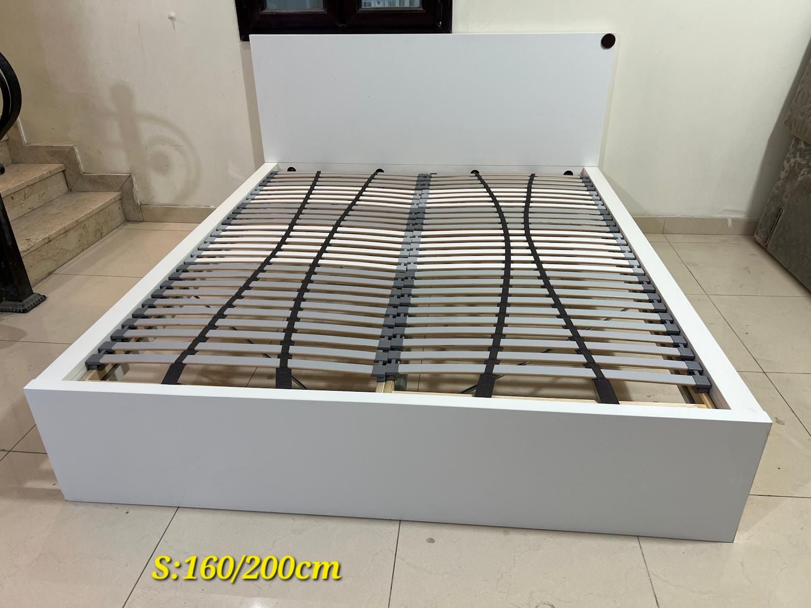 Queen size bed for sale. - Image 1